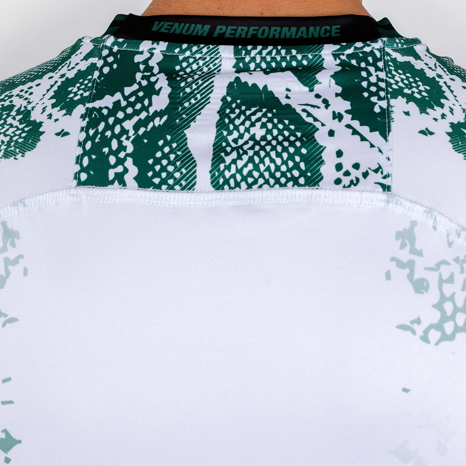 UFC Adrenaline by Venum Authentic Fight Night Jersey para Hombre - Emerald Edition - Blanco/Verde - Image 5