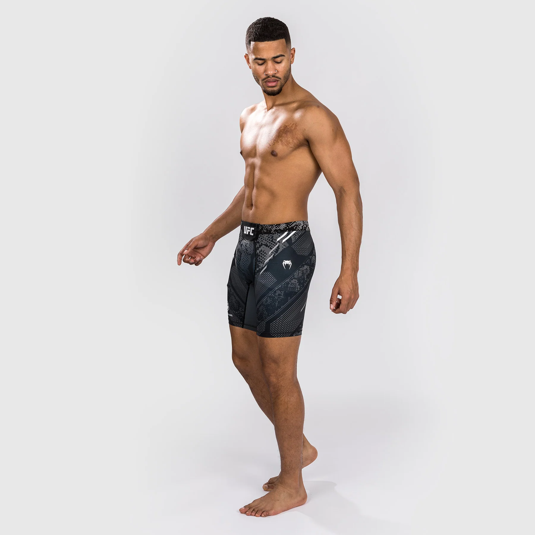 UFC Adrenaline by Venum Authentic Fight Night Pantalón Corto Vale Tudo para Hombre - Negro - Image 4