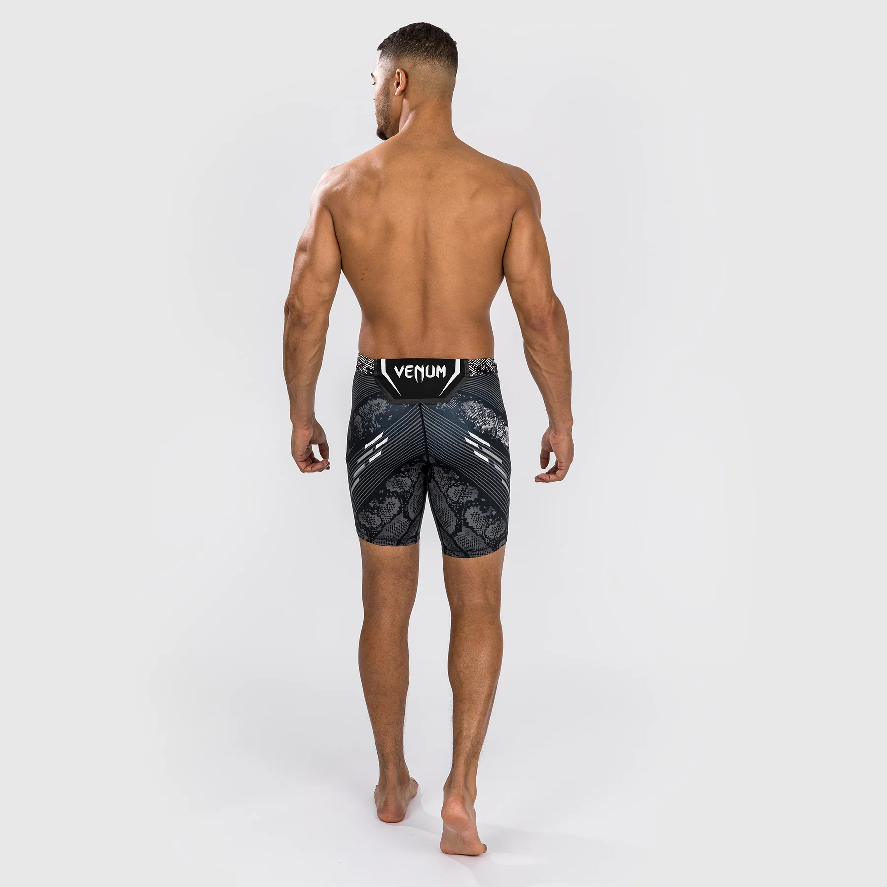 UFC Adrenaline by Venum Authentic Fight Night Pantalón Corto Vale Tudo para Hombre - Negro - Image 6