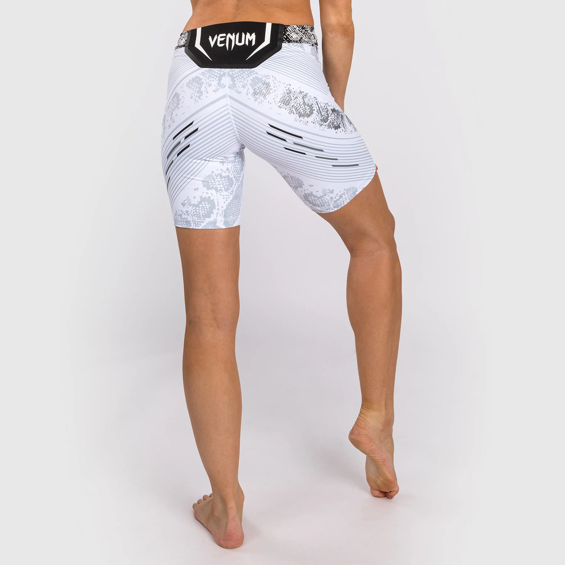 UFC Adrenaline by Venum Authentic Fight Night Short Vale Tudo Mujer - Corte Largo - Blanco - Image 6