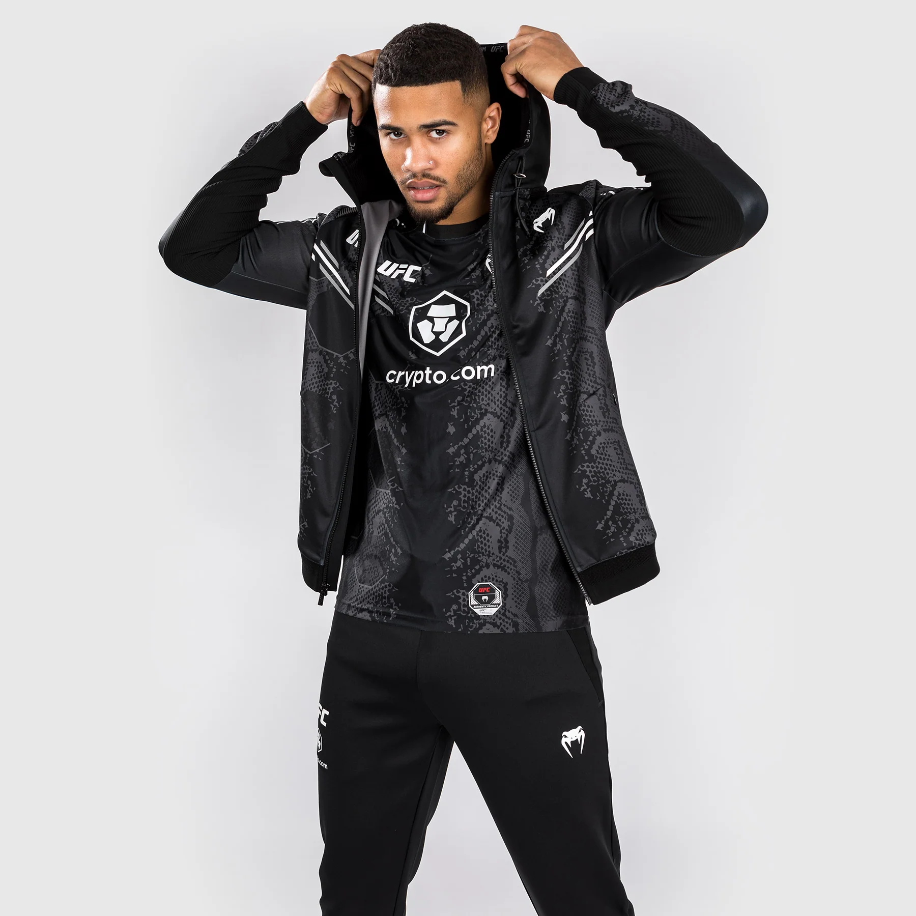 UFC Adrenaline by Venum Authentic Fight Night Sudadera con capucha Walkout para Hombre - Negra - Image 5
