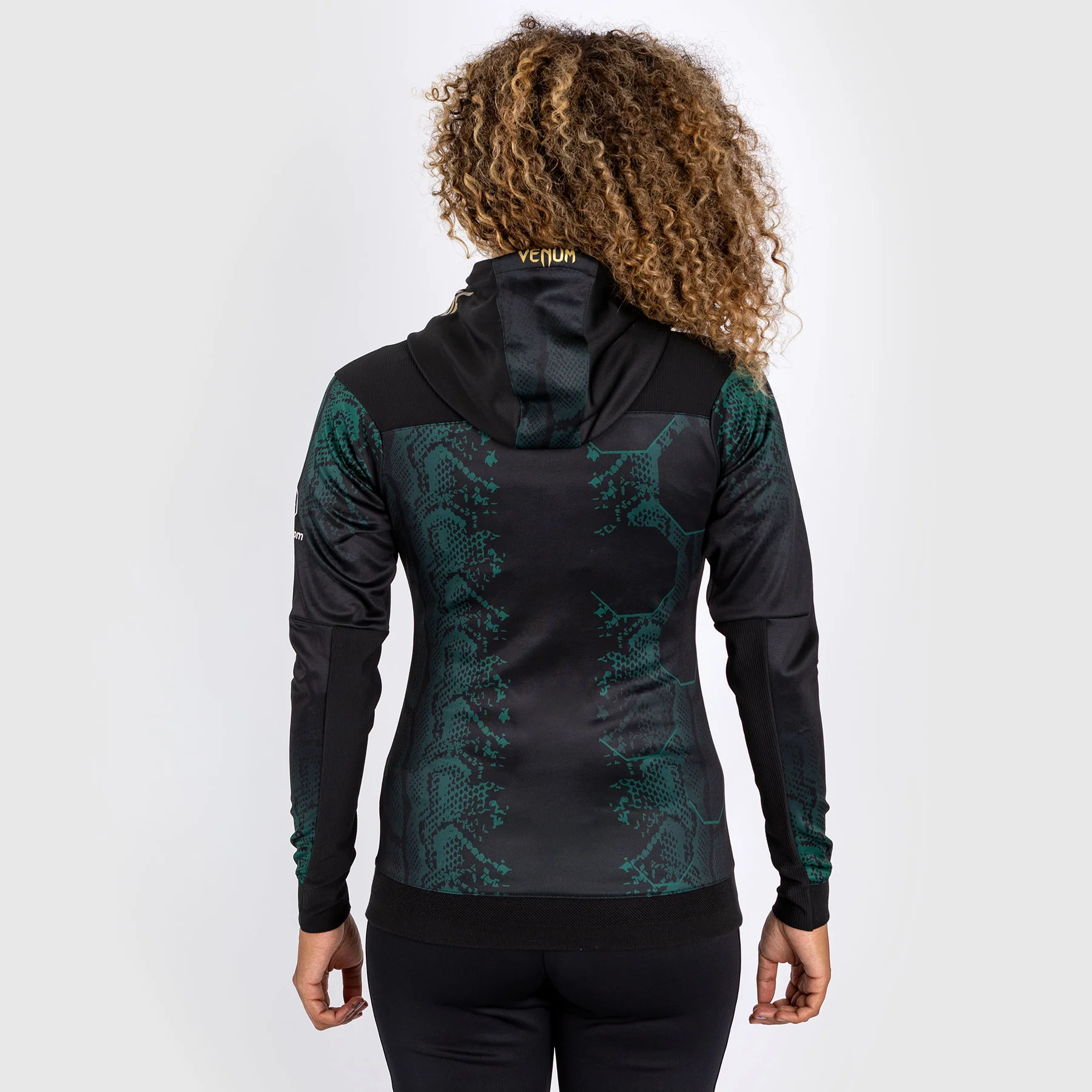 UFC Adrenaline by Venum Authentic Fight Night Sudadera con capucha Walkout para mujer - Emerald Edition - Verde/Negro/Dorado - Image 2