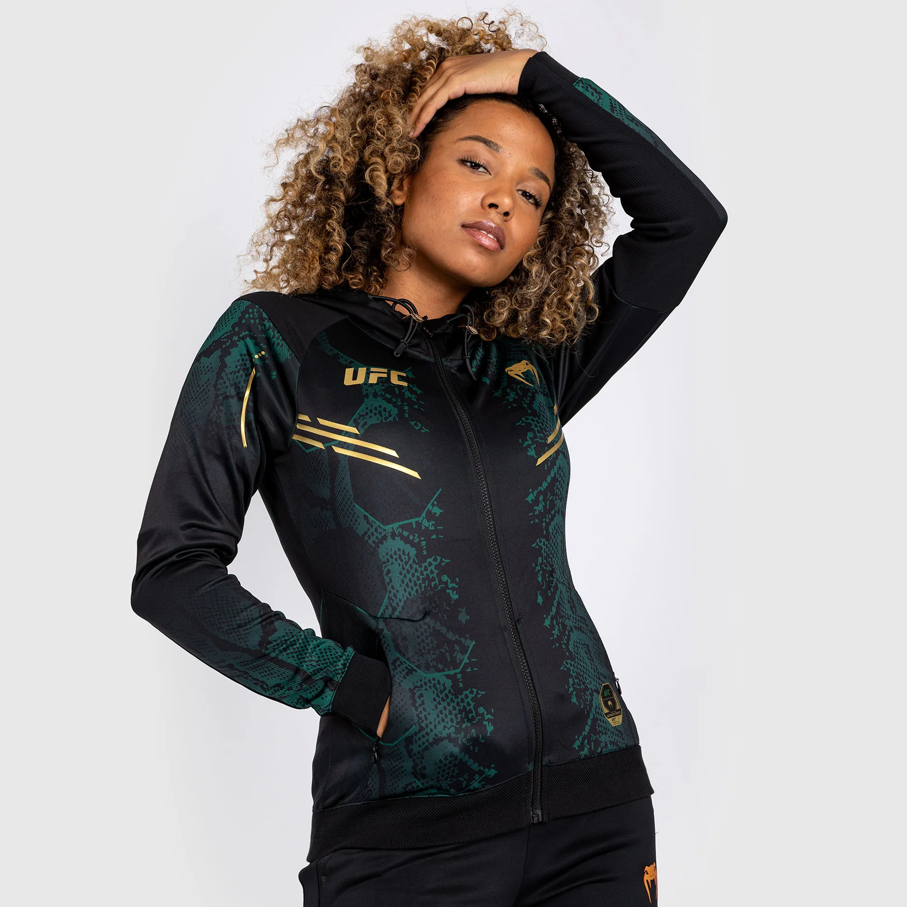 UFC Adrenaline by Venum Authentic Fight Night Sudadera con capucha Walkout para mujer - Emerald Edition - Verde/Negro/Dorado - Image 3