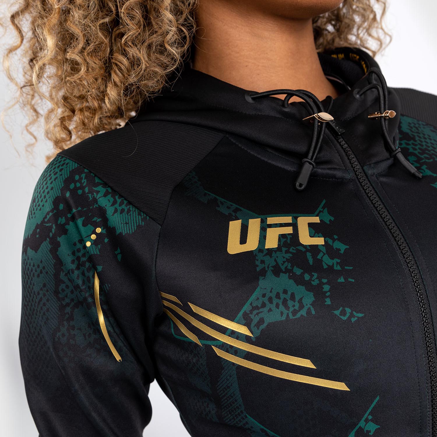 UFC Adrenaline by Venum Authentic Fight Night Sudadera con capucha Walkout para mujer - Emerald Edition - Verde/Negro/Dorado - Image 7