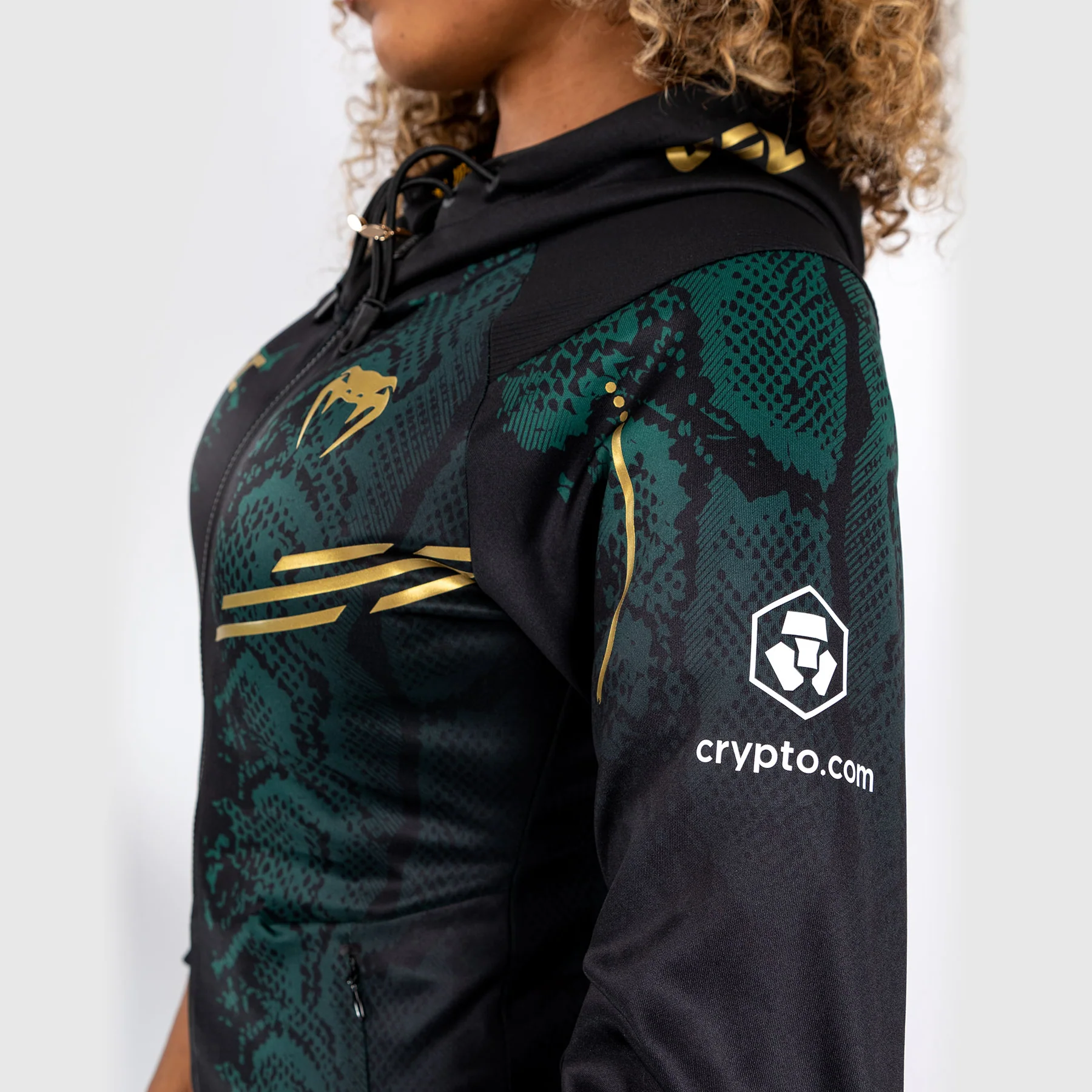 UFC Adrenaline by Venum Authentic Fight Night Sudadera con capucha Walkout para mujer - Emerald Edition - Verde/Negro/Dorado - Image 8