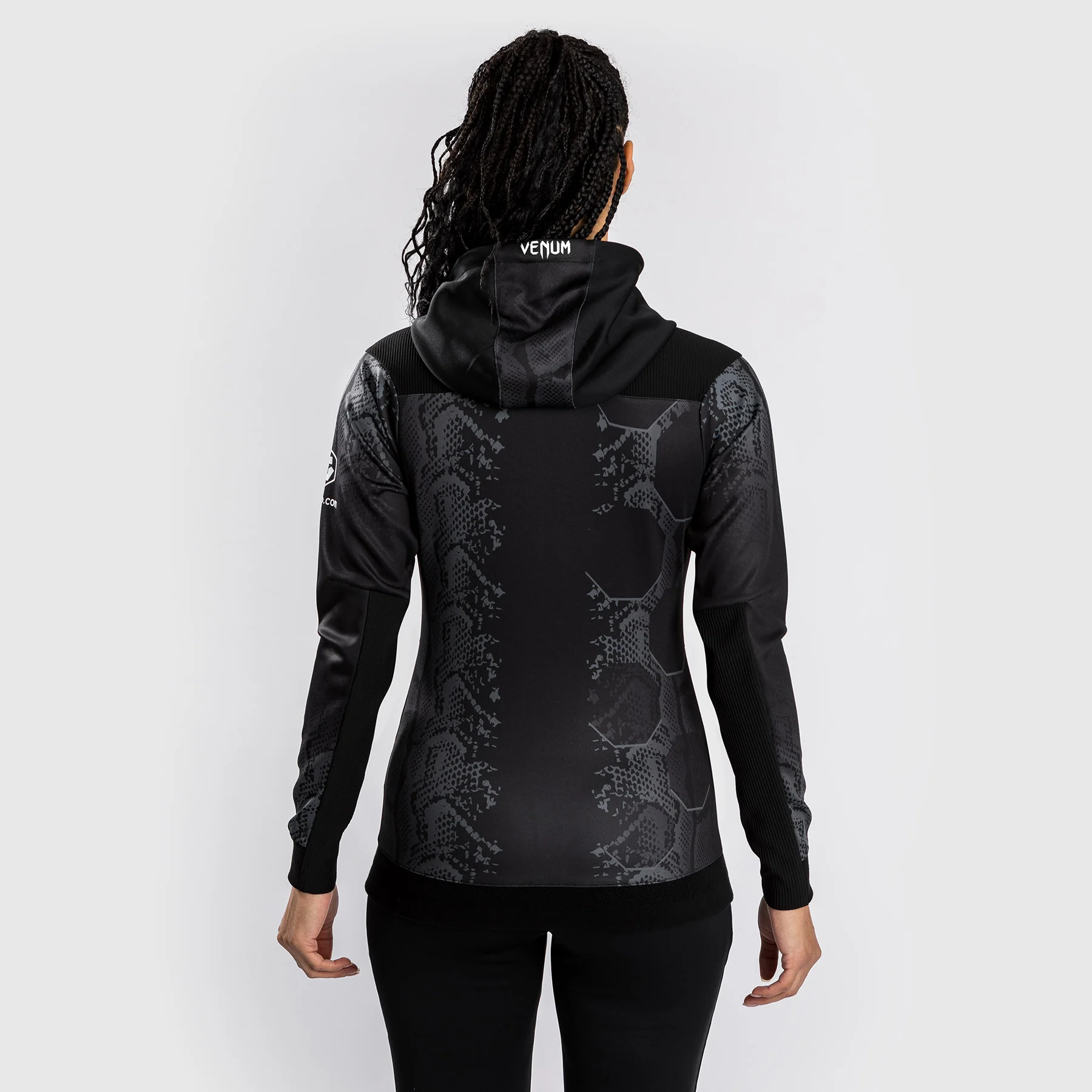 UFC Adrenaline by Venum Authentic Fight Night Sudadera con capucha Walkout para Mujer - Negra - Image 2