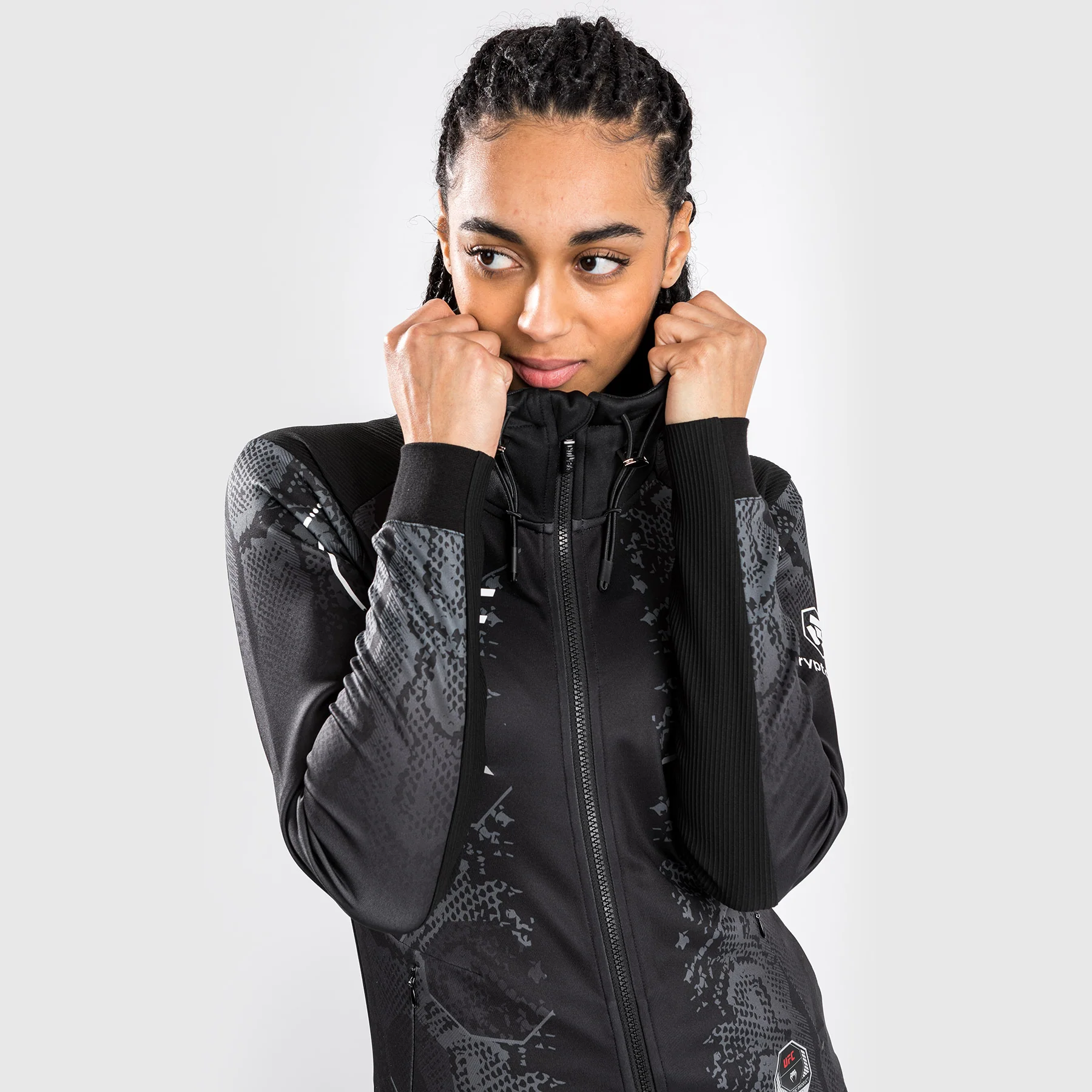 UFC Adrenaline by Venum Authentic Fight Night Sudadera con capucha Walkout para Mujer - Negra - Image 3