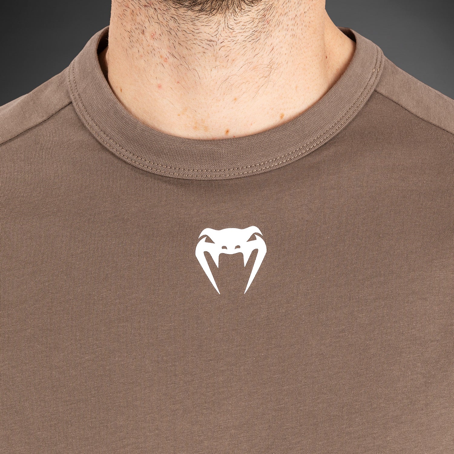 UFC Adrenaline By Venum Fight Week Camiseta de Manga Larga para Hombre - Bronce - Image 5