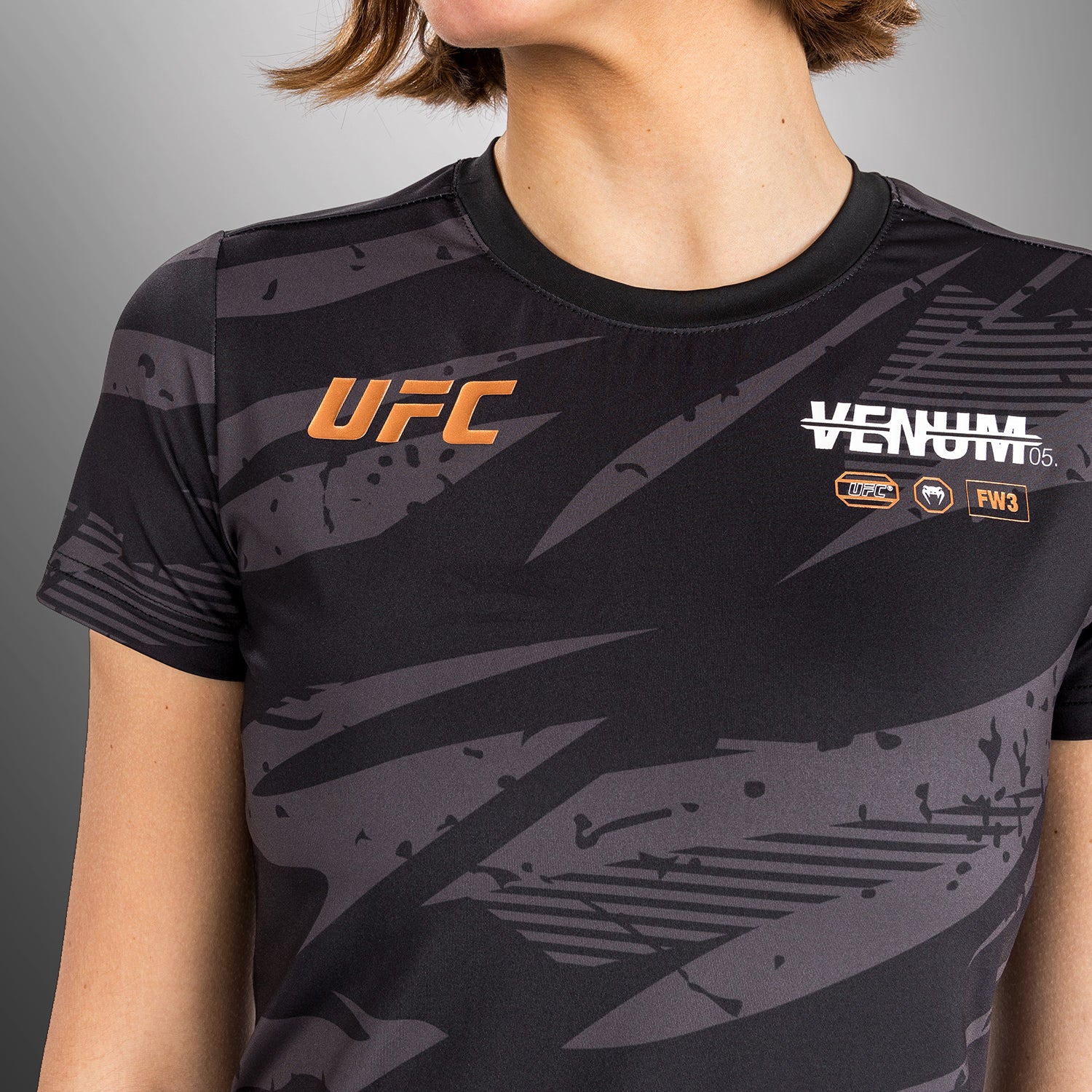 UFC Adrenaline By Venum Fight Week Camiseta de Mujer Dry-Tech - Urban Camo - Image 4