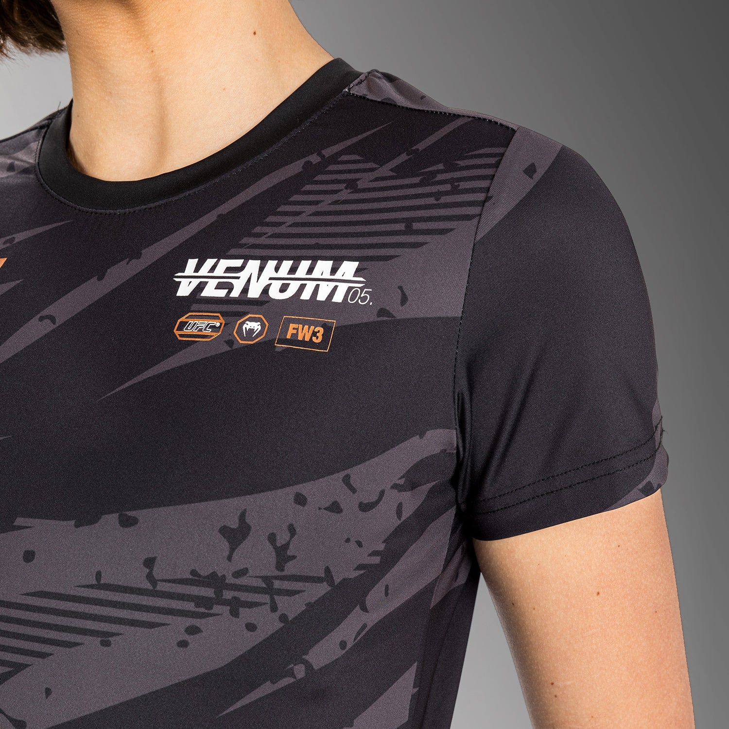 UFC Adrenaline By Venum Fight Week Camiseta de Mujer Dry-Tech - Urban Camo - Image 6