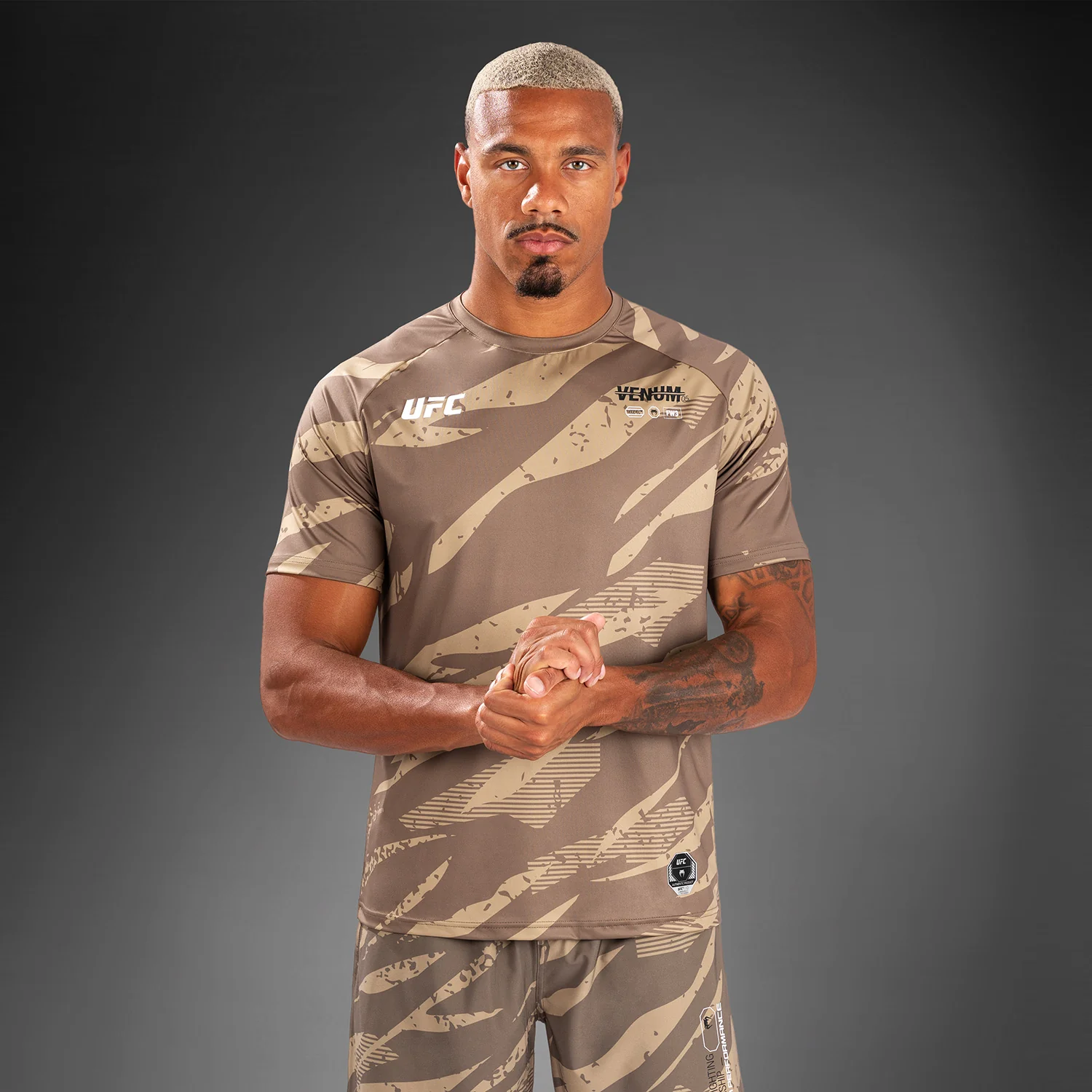 UFC Adrenaline By Venum Fight Week Camiseta Dry Tech para Hombre - Desert Camo - Image 3
