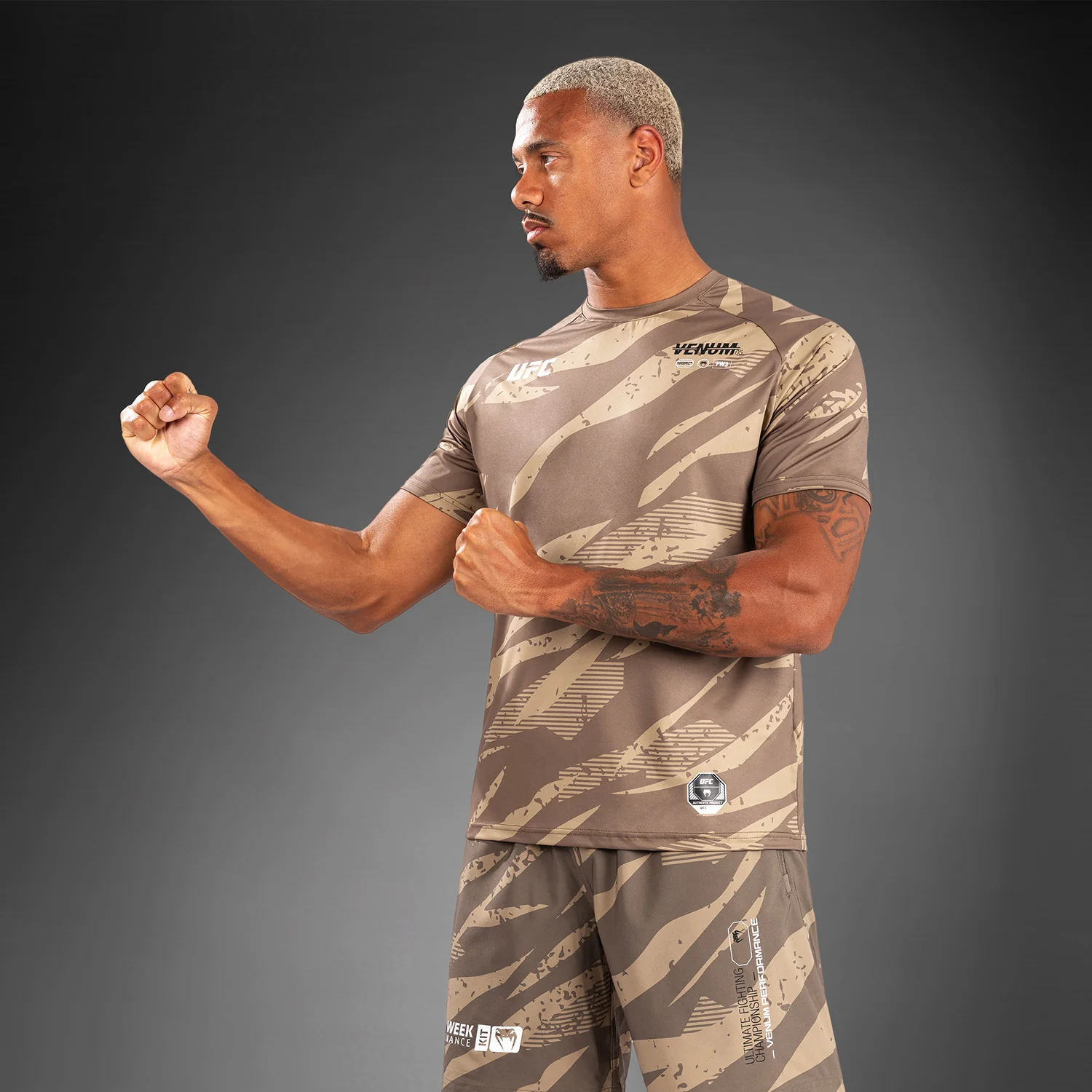 UFC Adrenaline By Venum Fight Week Camiseta Dry Tech para Hombre - Desert Camo - Image 4