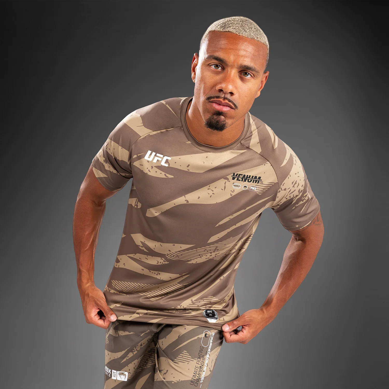 UFC Adrenaline By Venum Fight Week Camiseta Dry Tech para Hombre - Desert Camo - Image 5