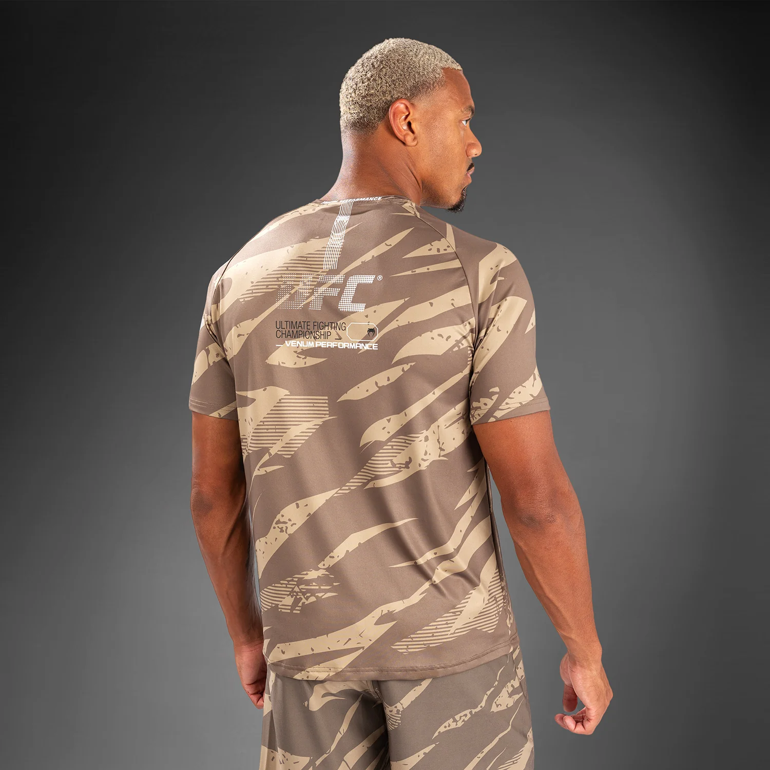 UFC Adrenaline By Venum Fight Week Camiseta Dry Tech para Hombre - Desert Camo - Image 6
