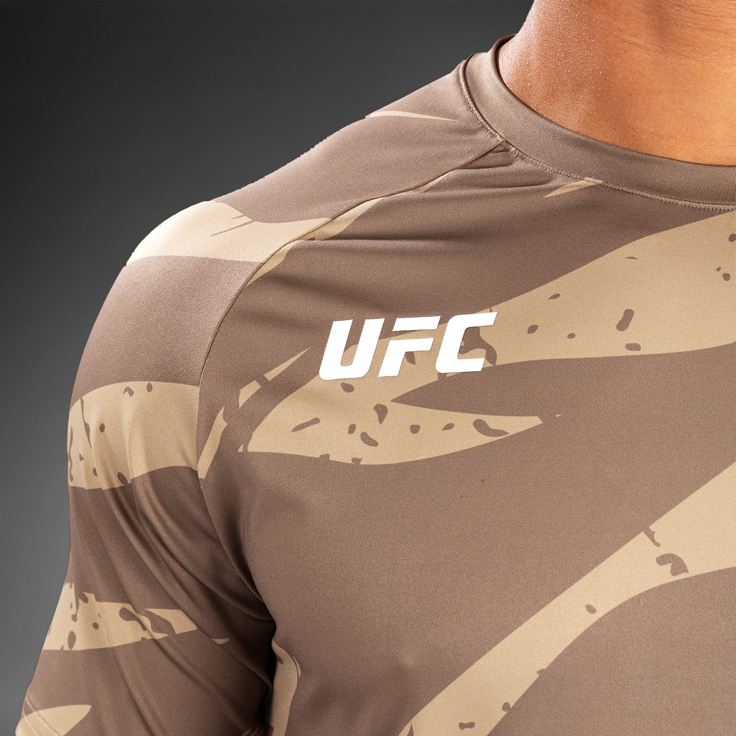 UFC Adrenaline By Venum Fight Week Camiseta Dry Tech para Hombre - Desert Camo - Image 8