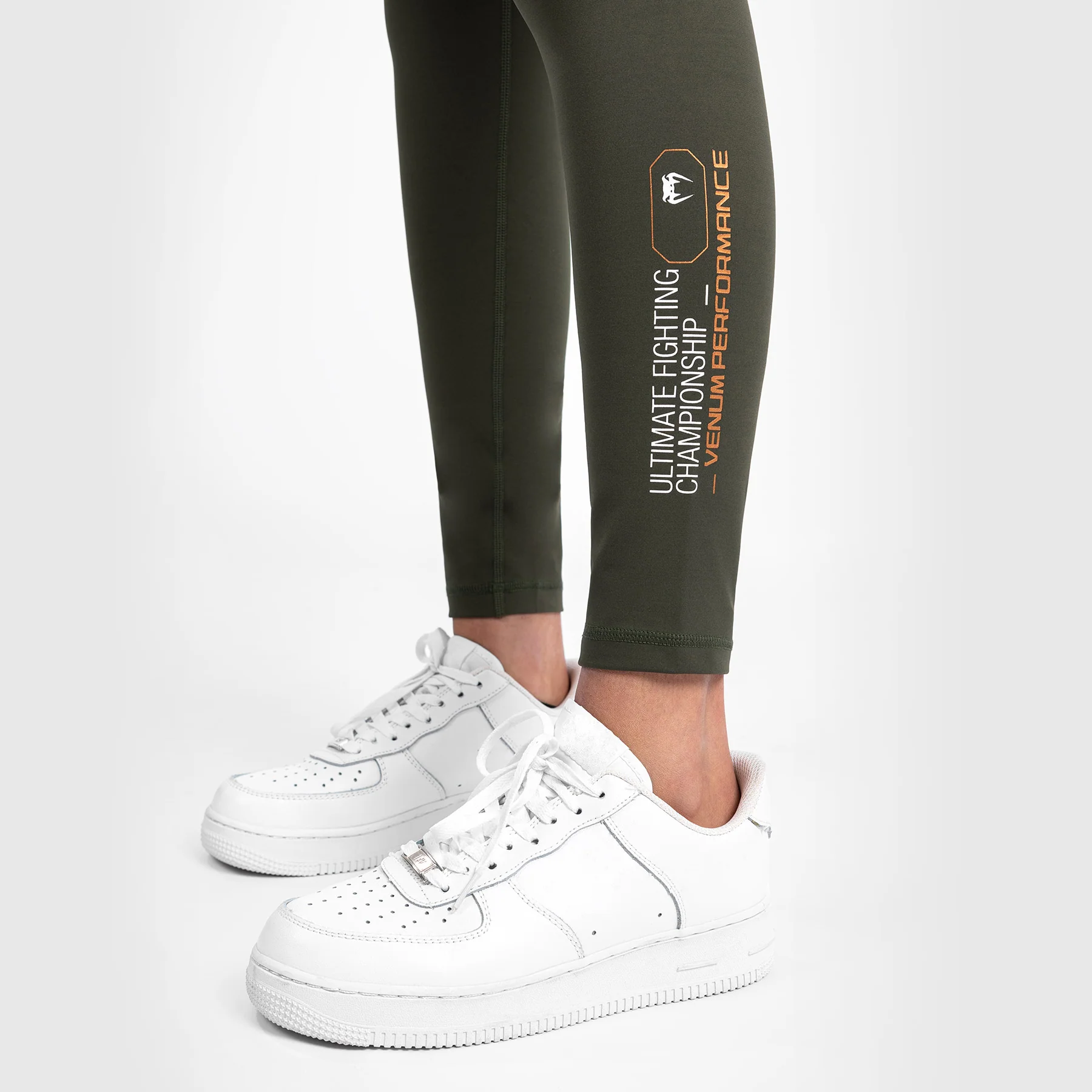 UFC Adrenaline by Venum Fight Week Performance Tight para Mujer - Caqui/Bronce - Image 9