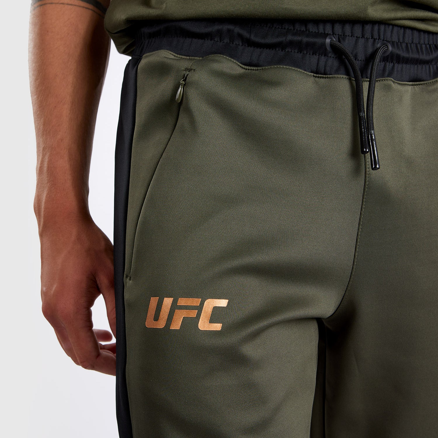 UFC Adrenaline by Venum Fight Week Pantalón de chándal de alto rendimiento para Hombre - Caqui/Bronce - Image 4