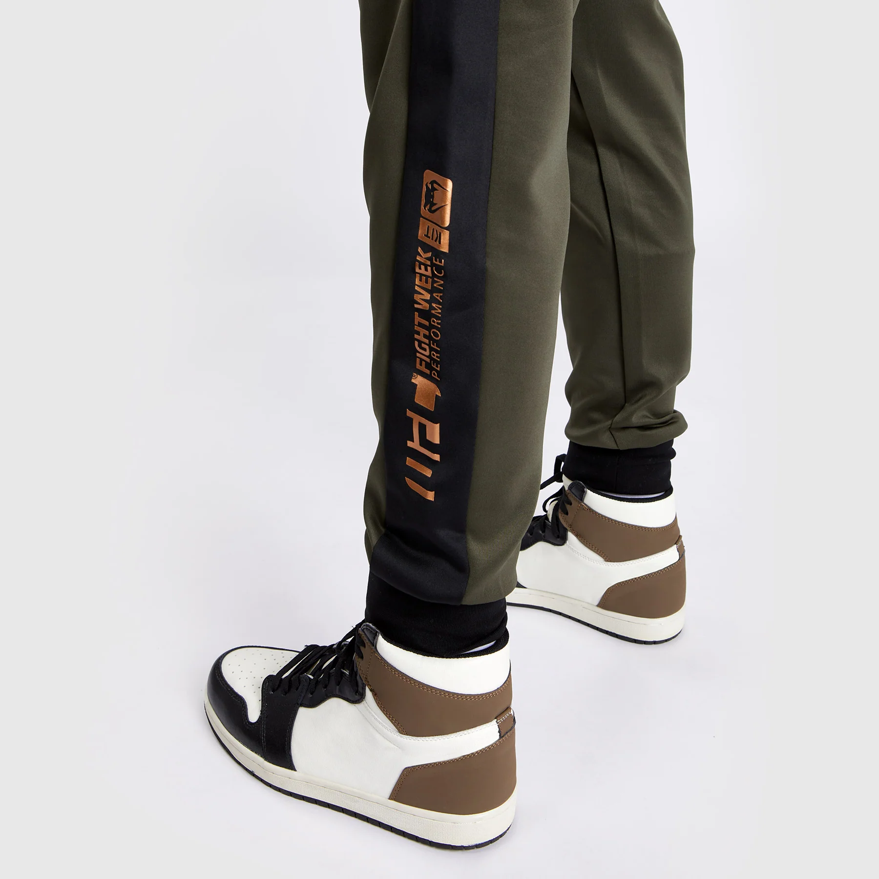 UFC Adrenaline by Venum Fight Week Pantalón de chándal de alto rendimiento para Hombre - Caqui/Bronce - Image 5