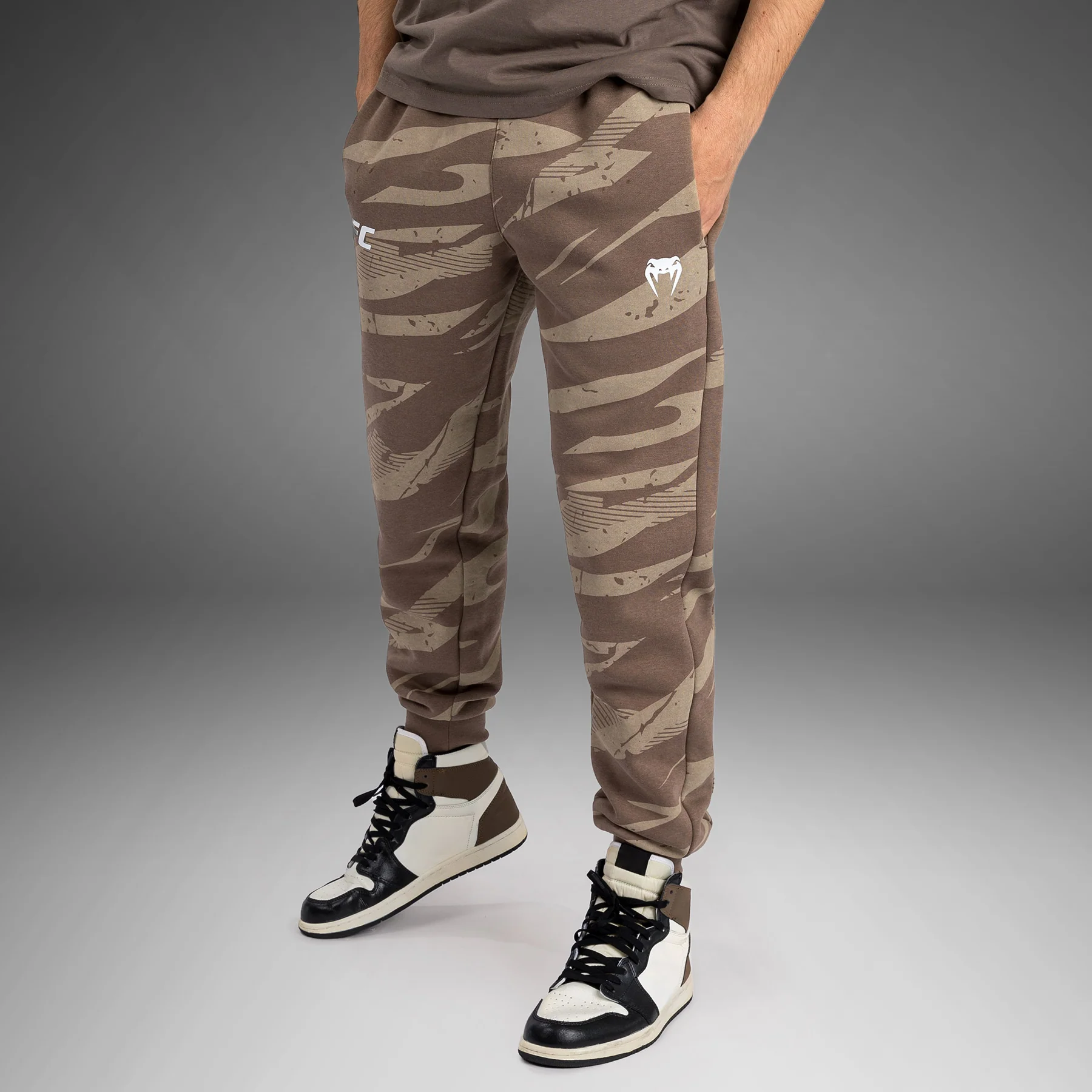 UFC Adrenaline By Venum Fight Week Pantalón de Hombre - Desert Camo - Image 3