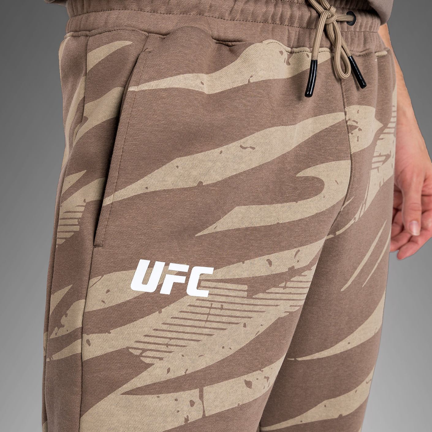 UFC Adrenaline By Venum Fight Week Pantalón de Hombre - Desert Camo - Image 7