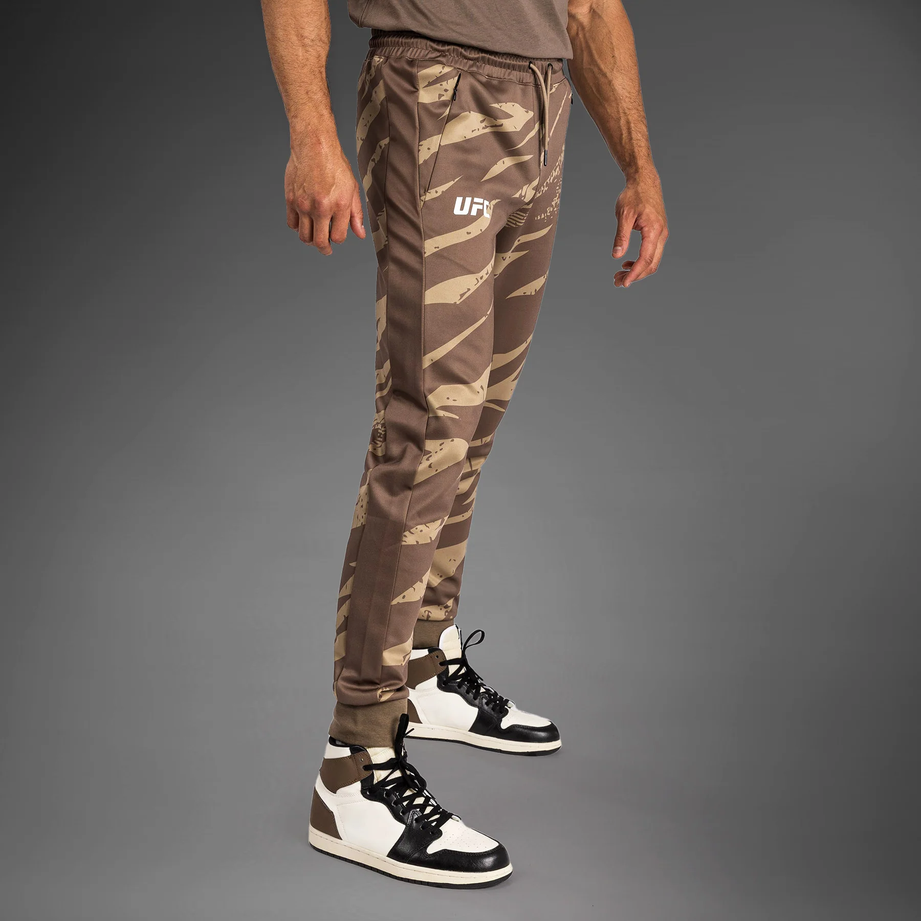 UFC Adrenaline By Venum Fight Week Pantalón de Hombre - Desert Camo - Image 3