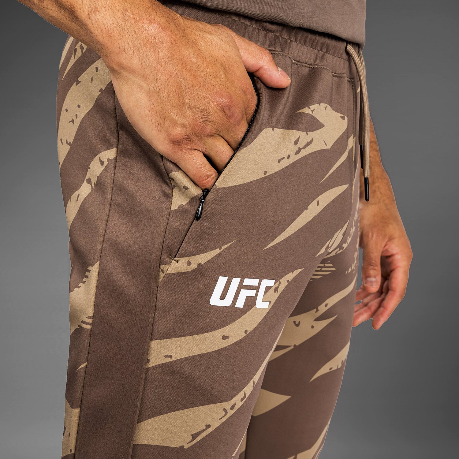 UFC Adrenaline By Venum Fight Week Pantalón de Hombre - Desert Camo - Image 4