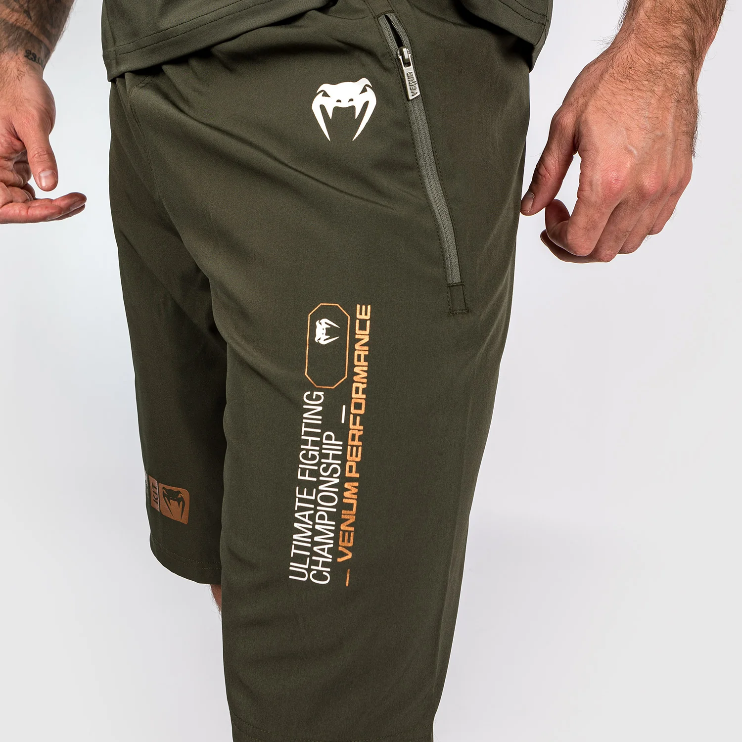 UFC Adrenaline by Venum Fight Week Pantalones cortos de alto rendimiento para Hombre - Caqui/Bronce - Image 6