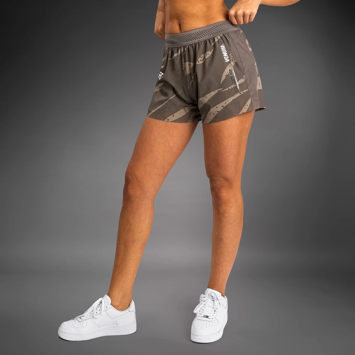 UFC Adrenaline By Venum Fight Week Pantalones Cortos de Rendimiento para Mujer - Desert Camo