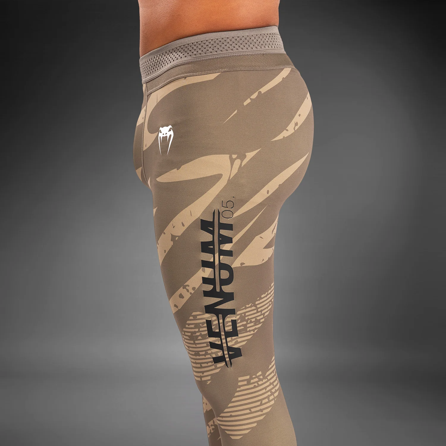 UFC Adrenaline By Venum Fight Week Performance Malla para Hombre - Desert Camo - Image 3