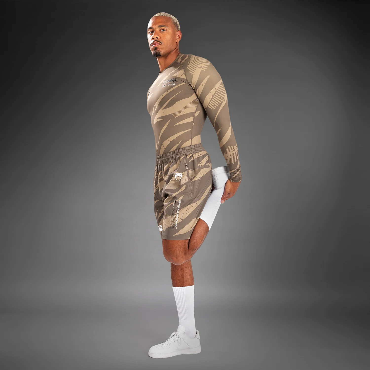 UFC Adrenaline By Venum Fight Week Performance Pantalón Corto para Hombre - Desert Camo - Image 3