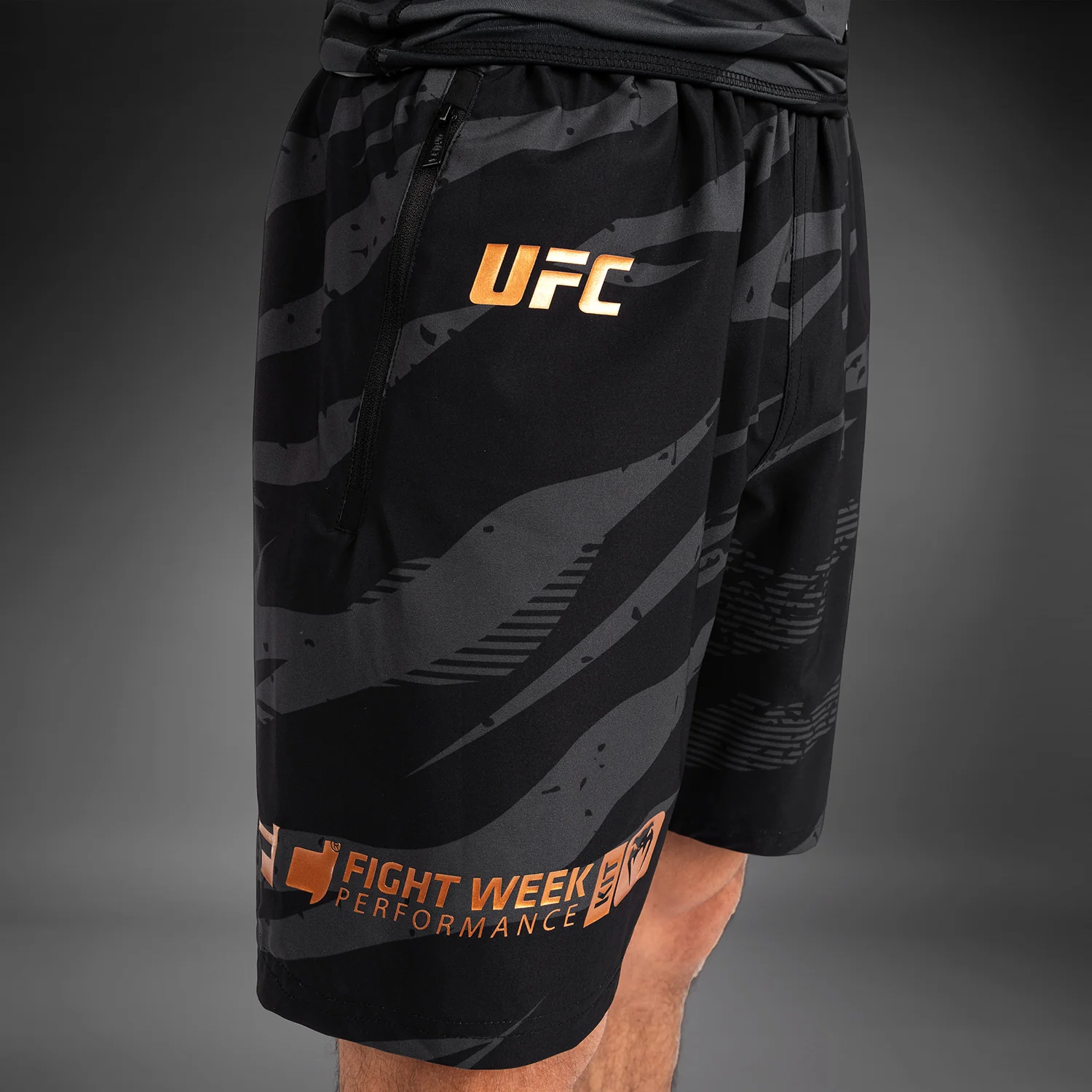 UFC Adrenaline By Venum Fight Week Performance Pantalón Corto para Hombre - Urban Camo - Image 5