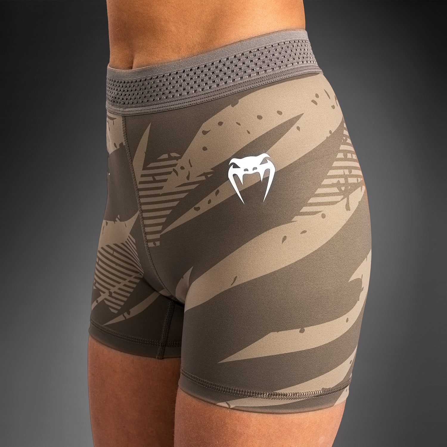 UFC Adrenaline By Venum Fight Week Short de Vale Tudo para Mujer - Desert Camo - Image 7