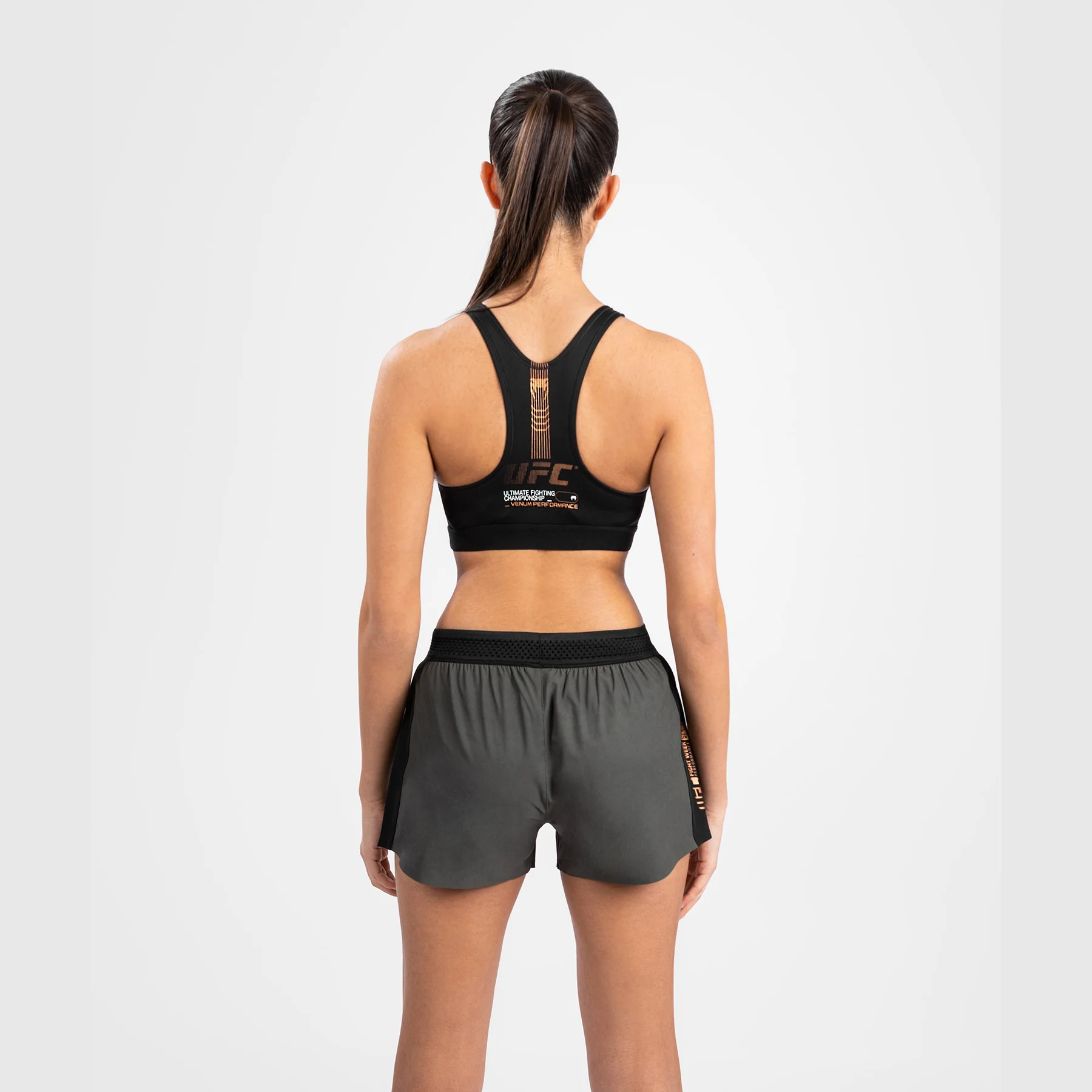 UFC Adrenaline by Venum Fight Week Short Performance para Mujer - Caqui - Image 2