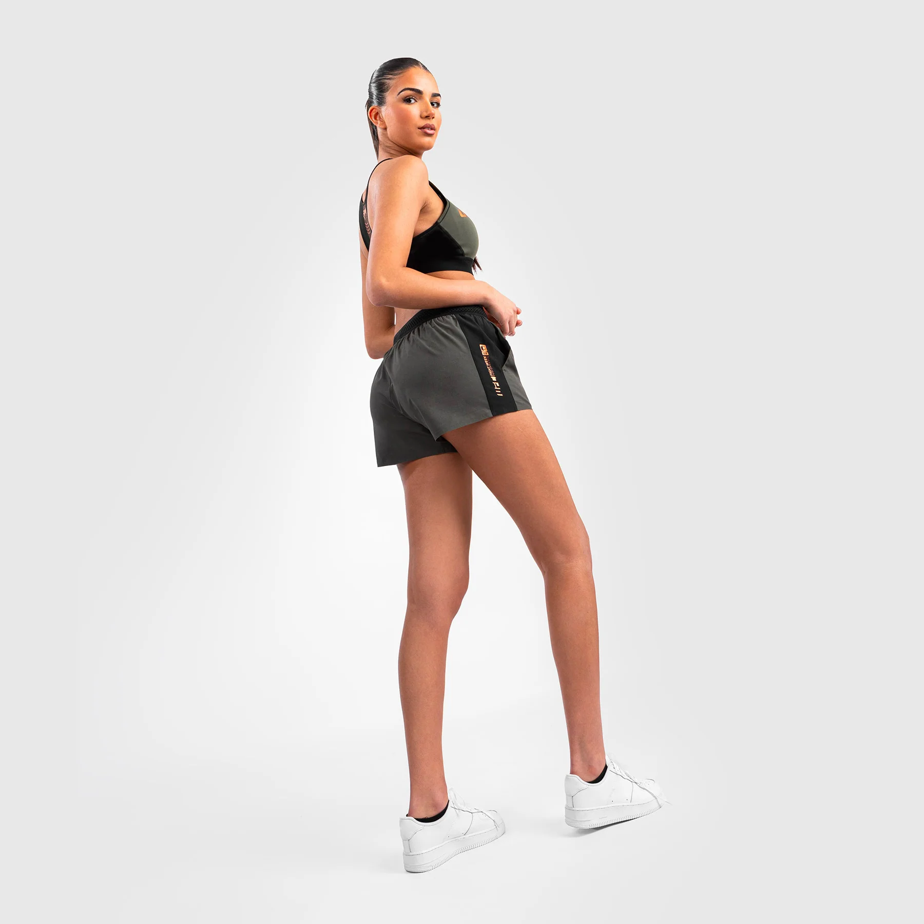 UFC Adrenaline by Venum Fight Week Short Performance para Mujer - Caqui - Image 7