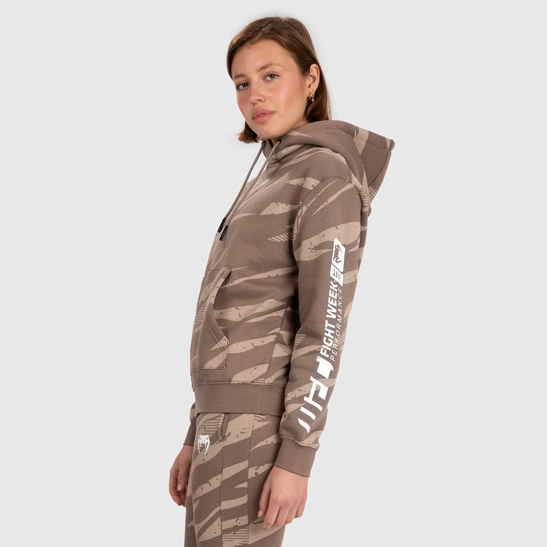 UFC Adrenaline By Venum Fight Week Sudadera Con Capucha para Mujer - Desert Camo - Image 4