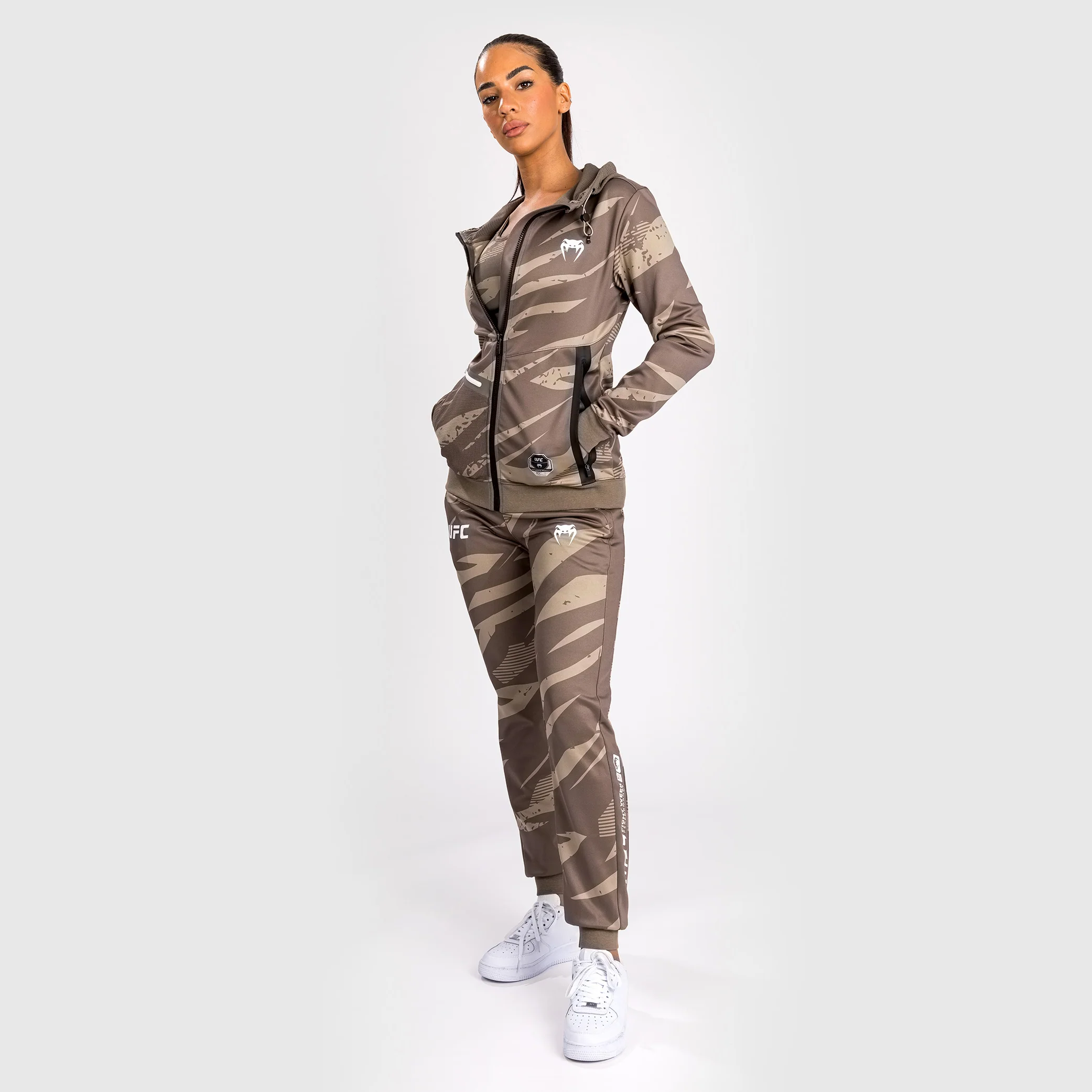 UFC Adrenaline By Venum Fight Week Sudadera Con Capucha para Mujer - Desert Camo - Image 3