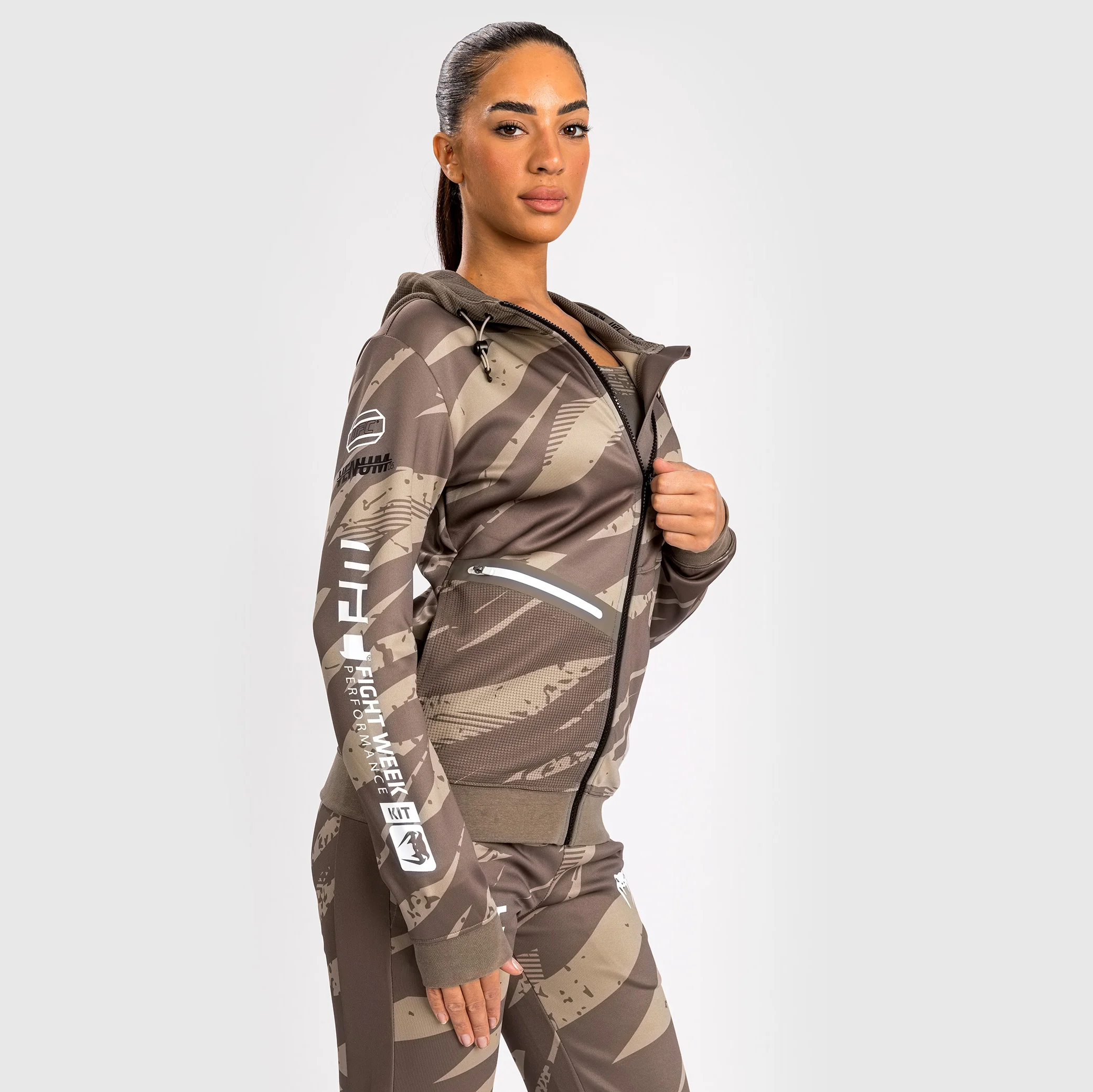 UFC Adrenaline By Venum Fight Week Sudadera Con Capucha para Mujer - Desert Camo - Image 4