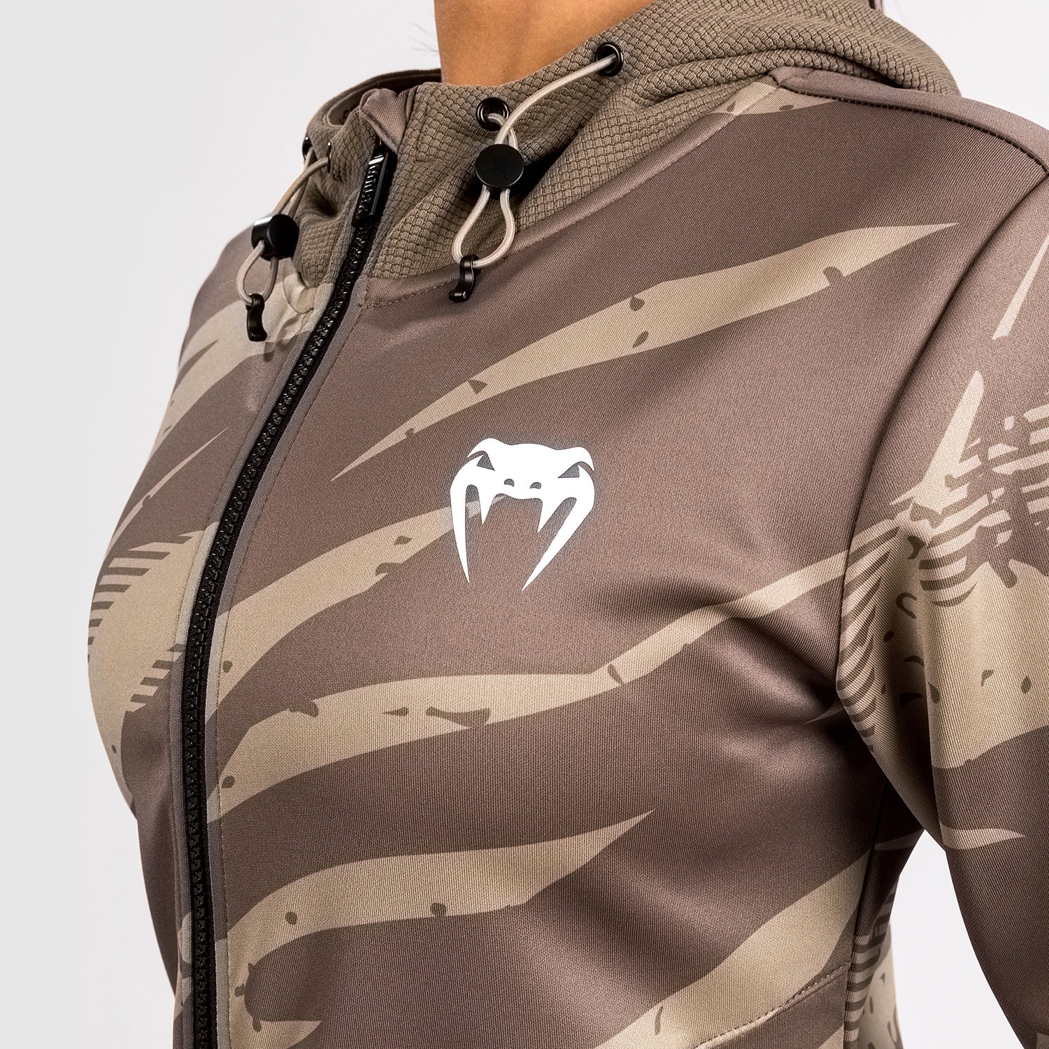 UFC Adrenaline By Venum Fight Week Sudadera Con Capucha para Mujer - Desert Camo - Image 5