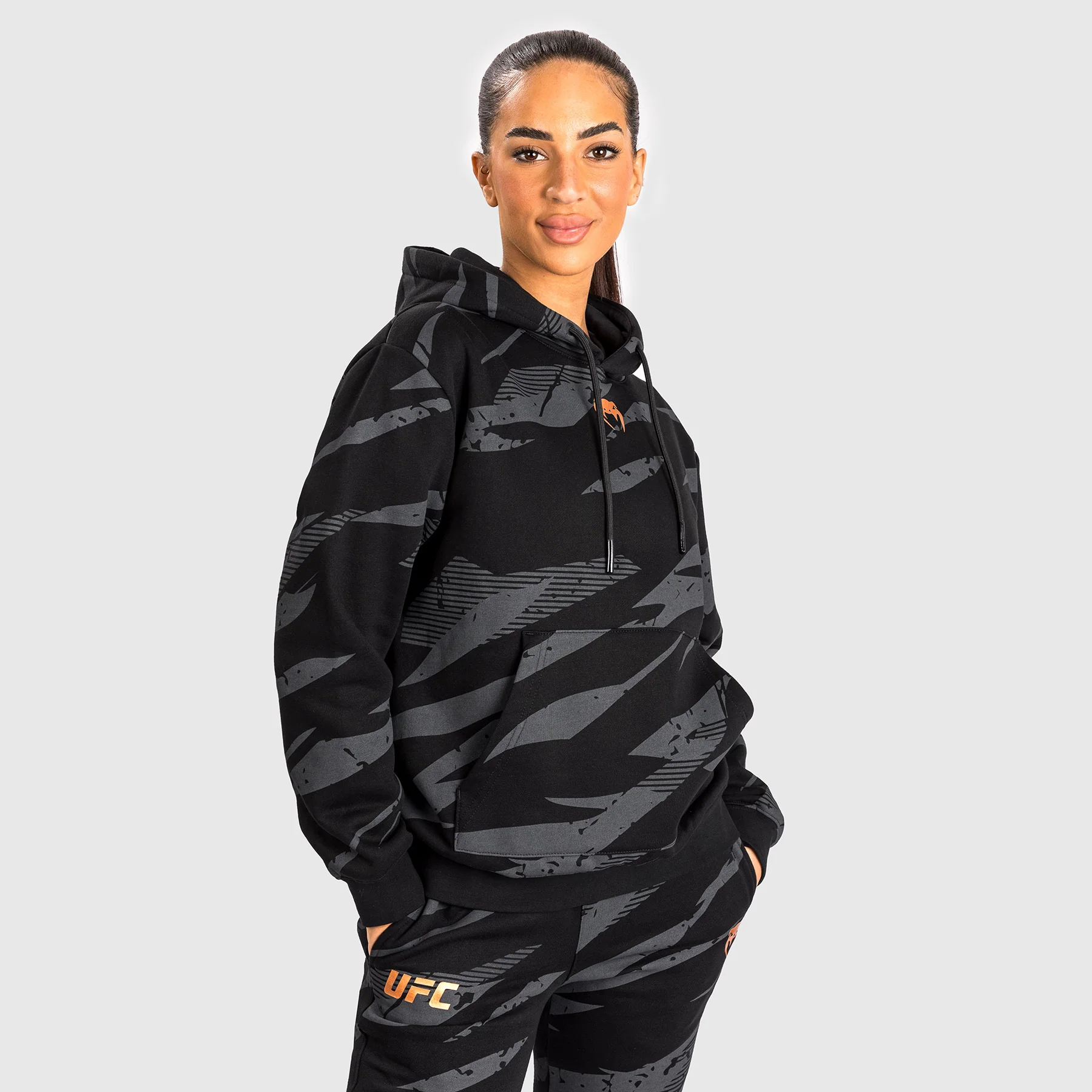 UFC Adrenaline By Venum Fight Week Sudadera Con Capucha para Mujer - Urban Camo - Image 10