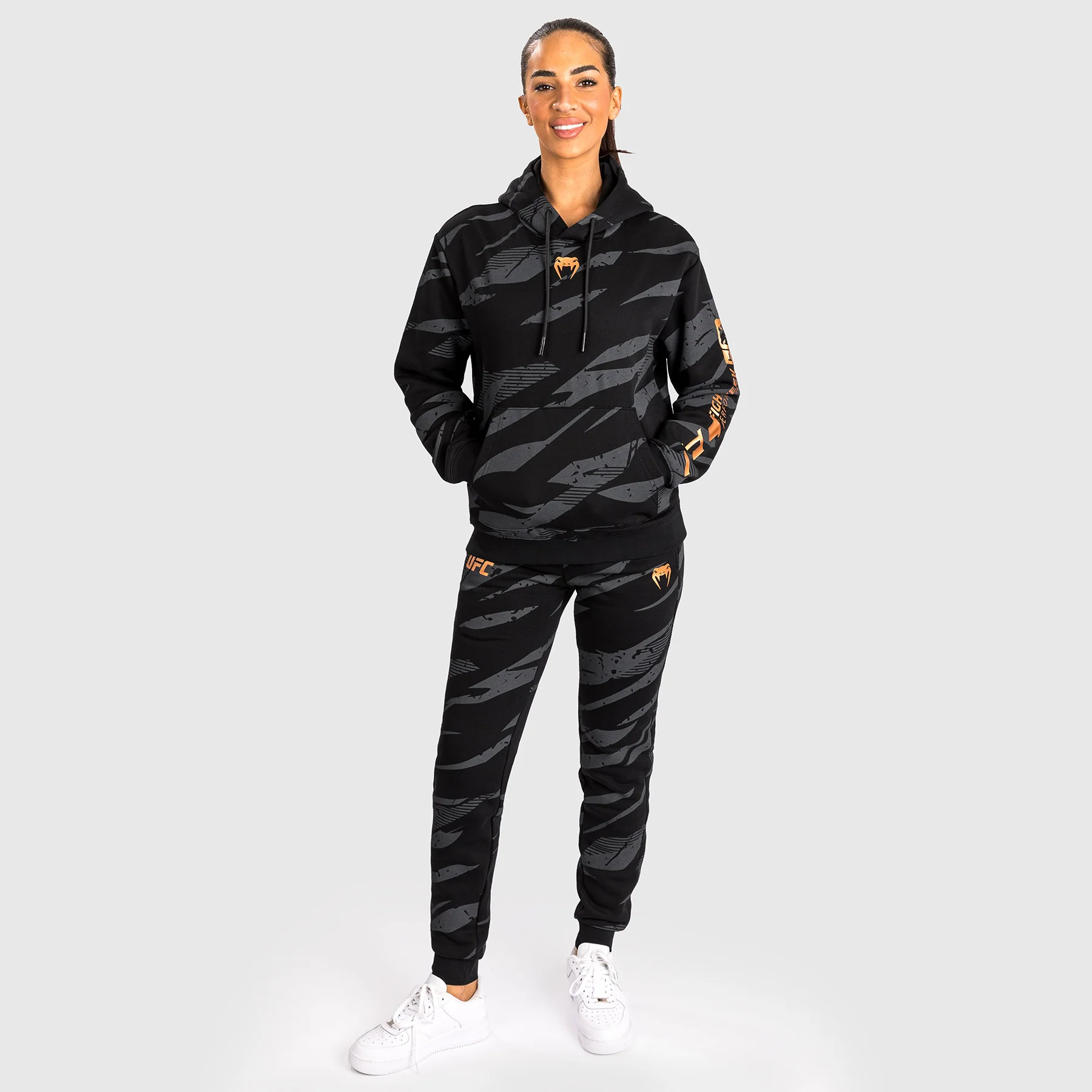 UFC Adrenaline By Venum Fight Week Sudadera Con Capucha para Mujer - Urban Camo - Image 3