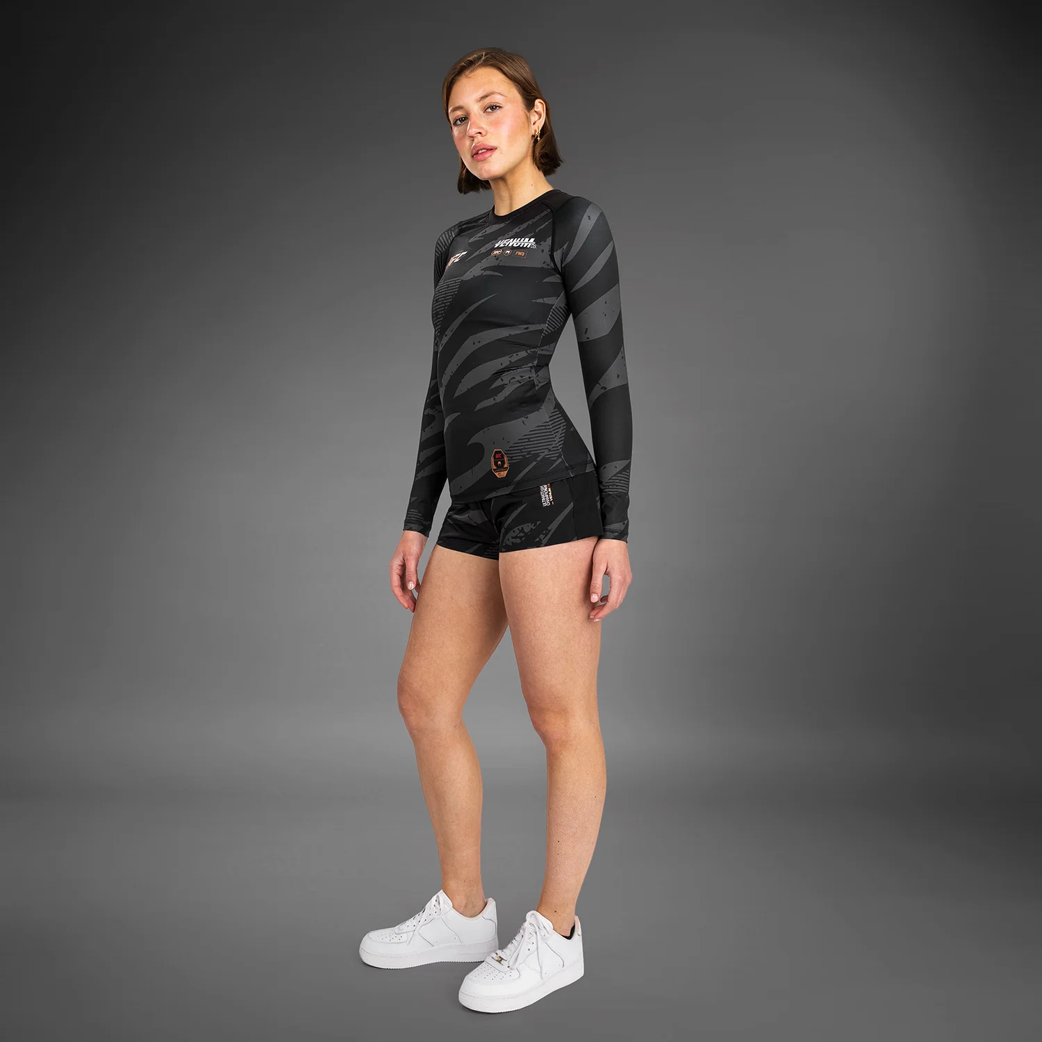 UFC Adrenaline de Venum Fight Week Camiseta de Compresión de Manga Larga para Mujer - Urban Camo - Image 4