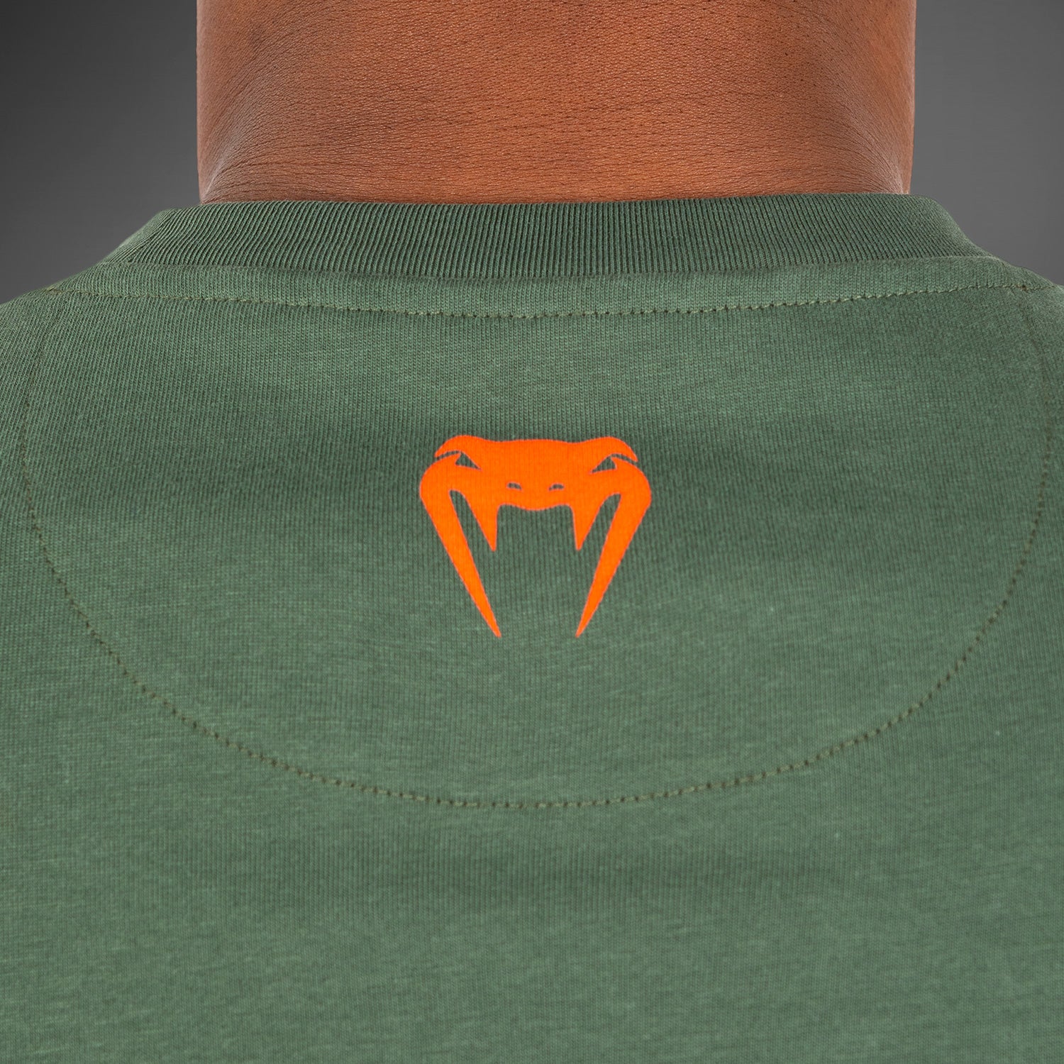 UFC by Venum Ulti-Man Camiseta - Caqui/Naranja - Image 5