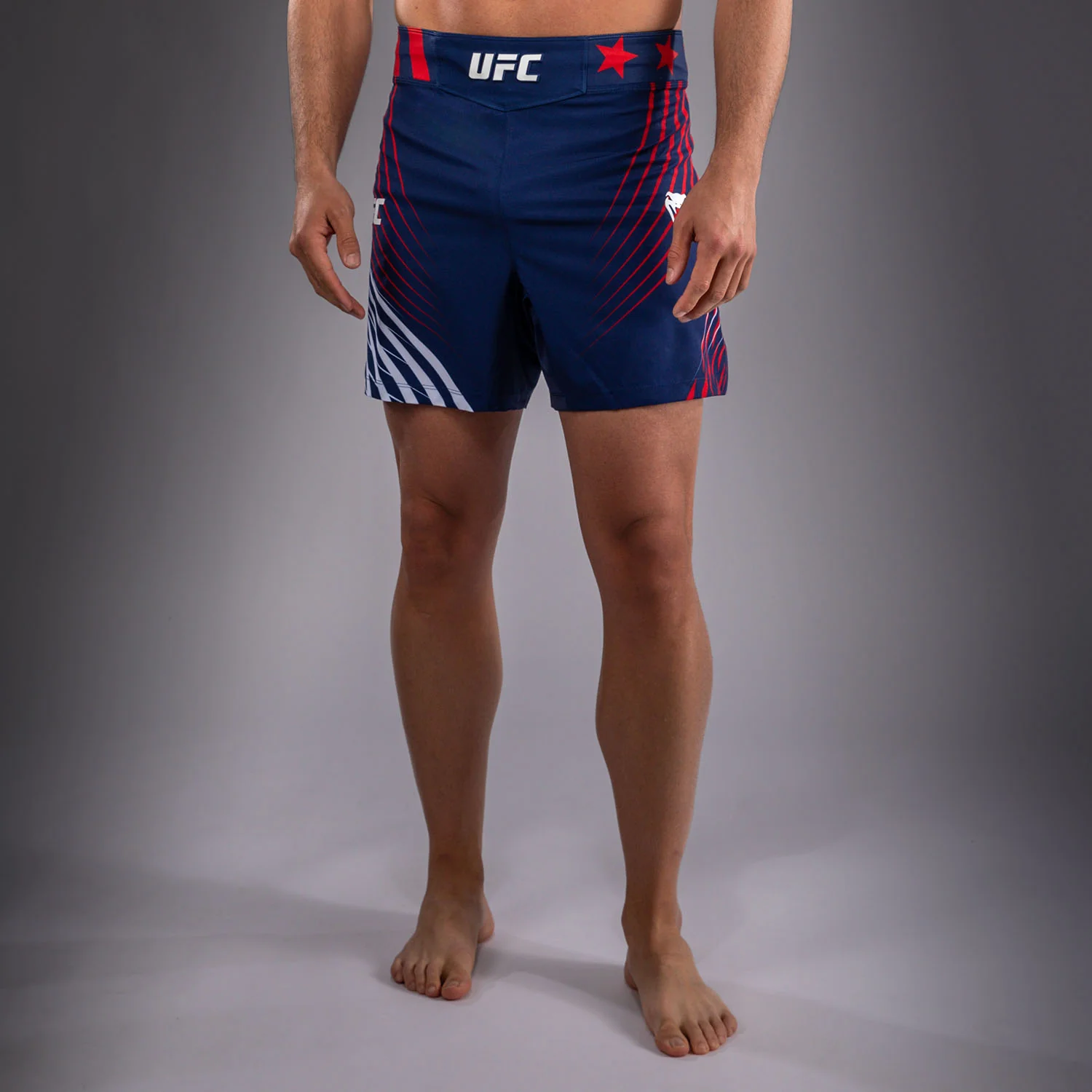 Official UFC Freedom 250 by Venum Authentic Fight Night Fight Shorts de ajuste corto para hombre - Azul