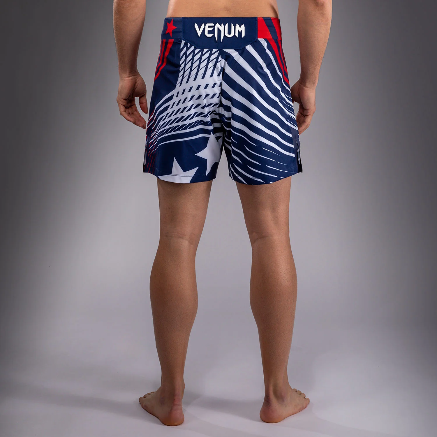Official UFC Freedom 250 by Venum Authentic Fight Night Fight Shorts de ajuste corto para hombre - Azul - Image 4