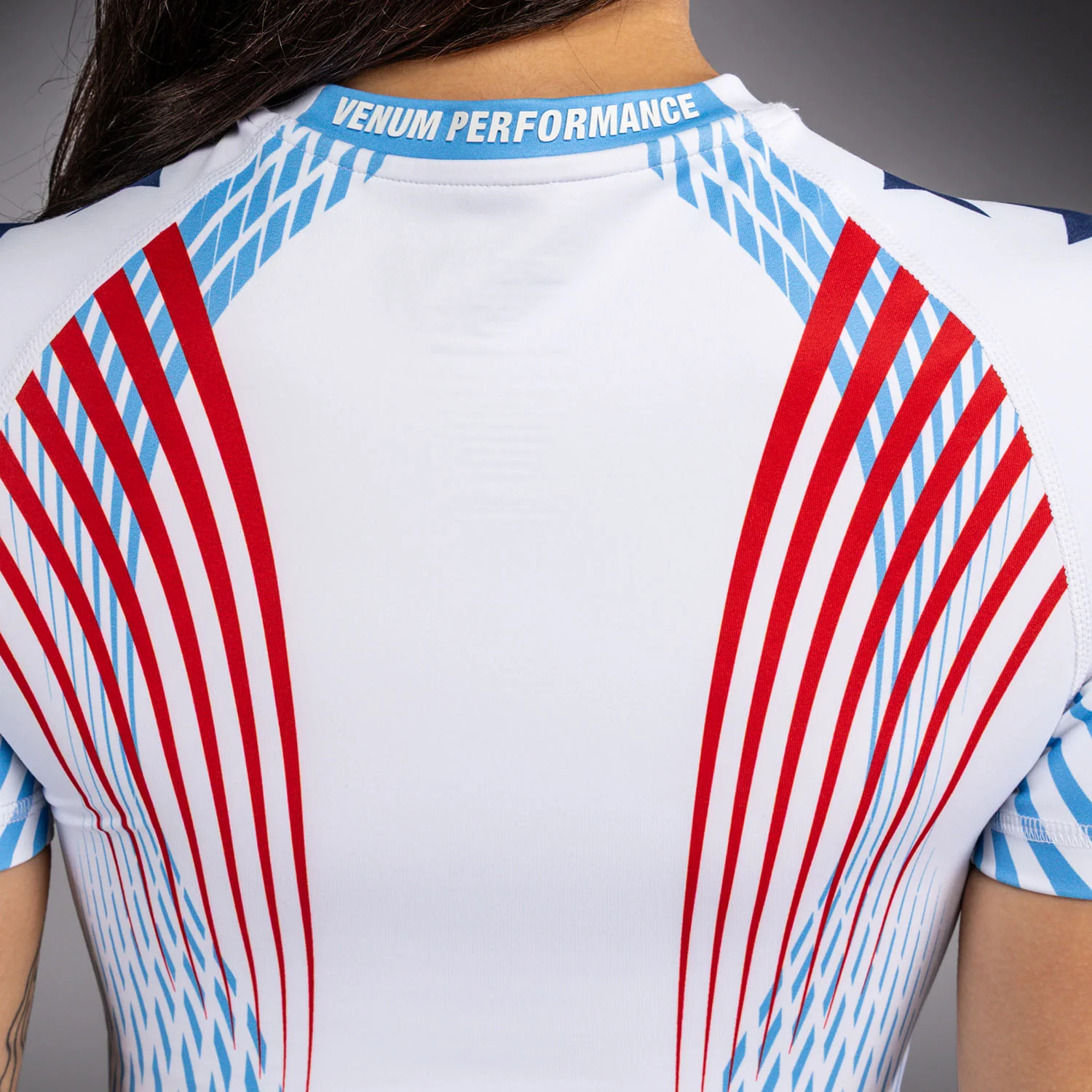 Official UFC Freedom 250 by Venum Authentic Fight Night Rashguard de manga corta pour mujer - Blanco - Image 8