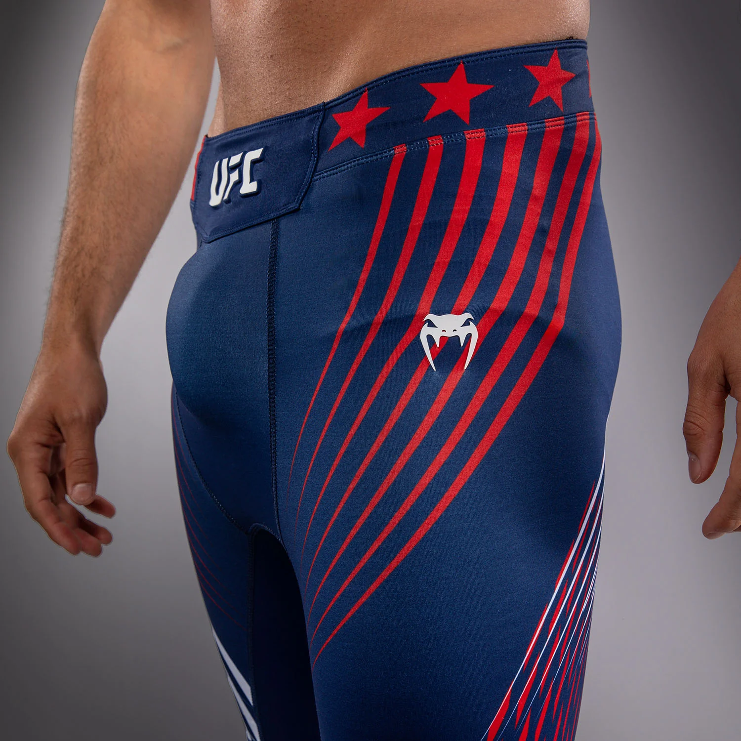 Official UFC Freedom 250 by Venum Authentic Fight Night Vale Tudo Shorts para hombre - Azul - Image 5