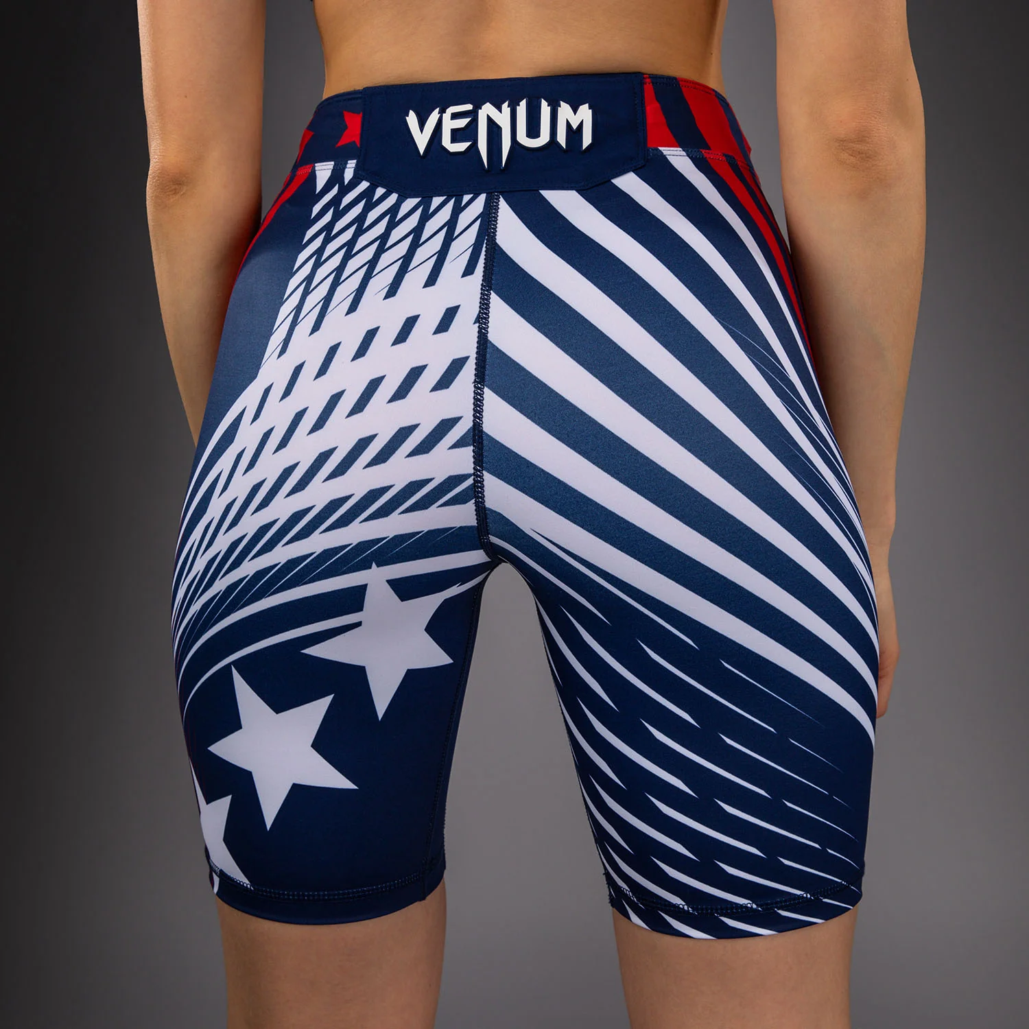Official UFC Freedom 250 by Venum Authentic Vale Tudo Shorts de ajuste largo para mujer - Azul - Image 7