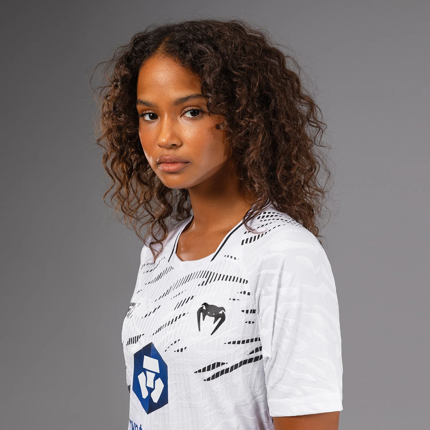 UFC Fusion by Venum Authentic Fight Night Camiseta de Salida para Mujer - Blanco - Image 5