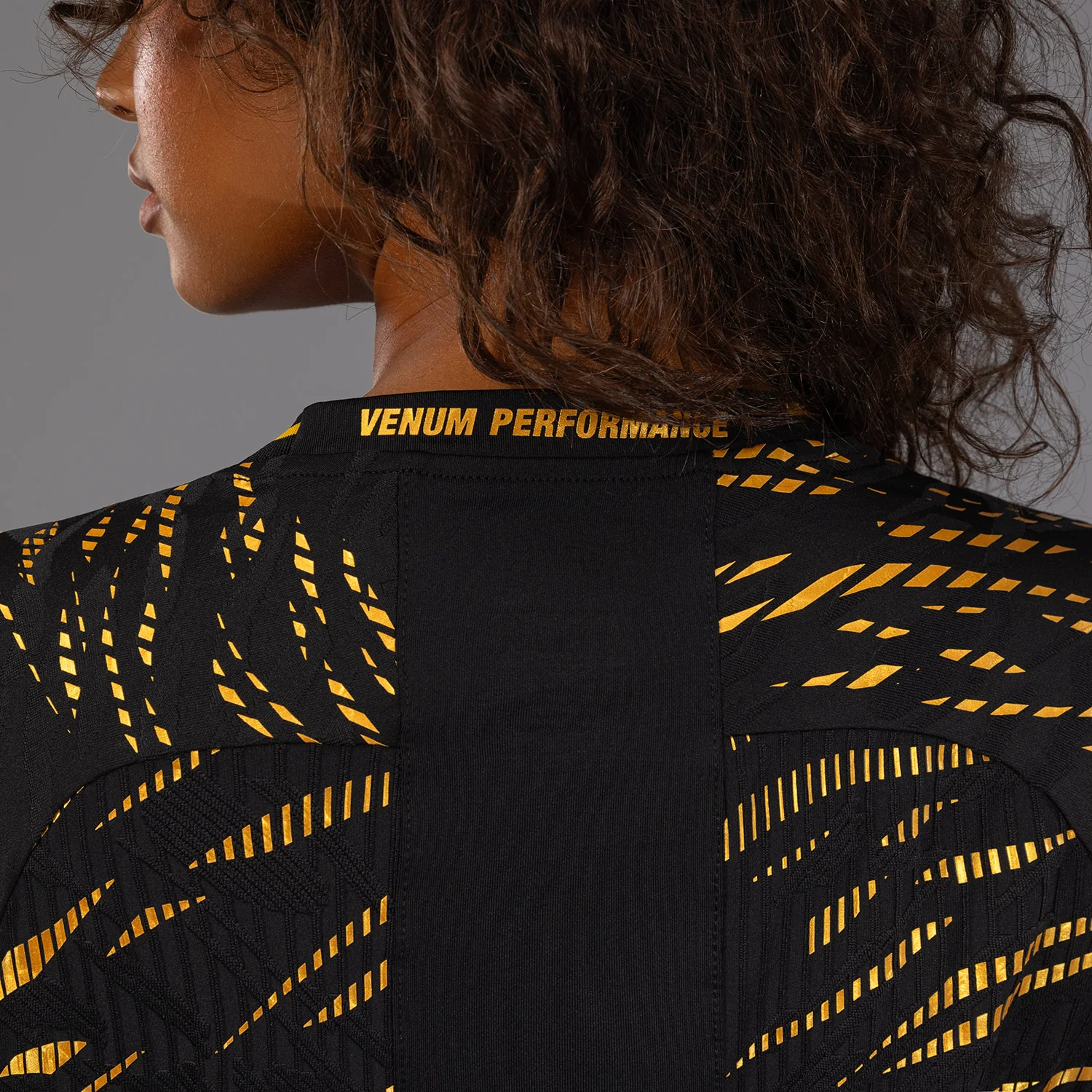 UFC Fusion by Venum Authentic Fight Night Camiseta de Salida para Mujer - Champion - Image 5