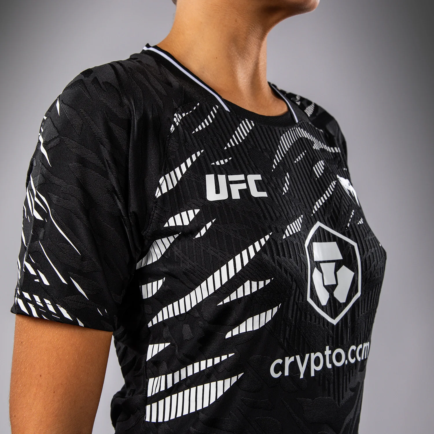UFC Fusion by Venum Authentic Fight Night Camiseta de Salida para Mujer - Negro - Image 6